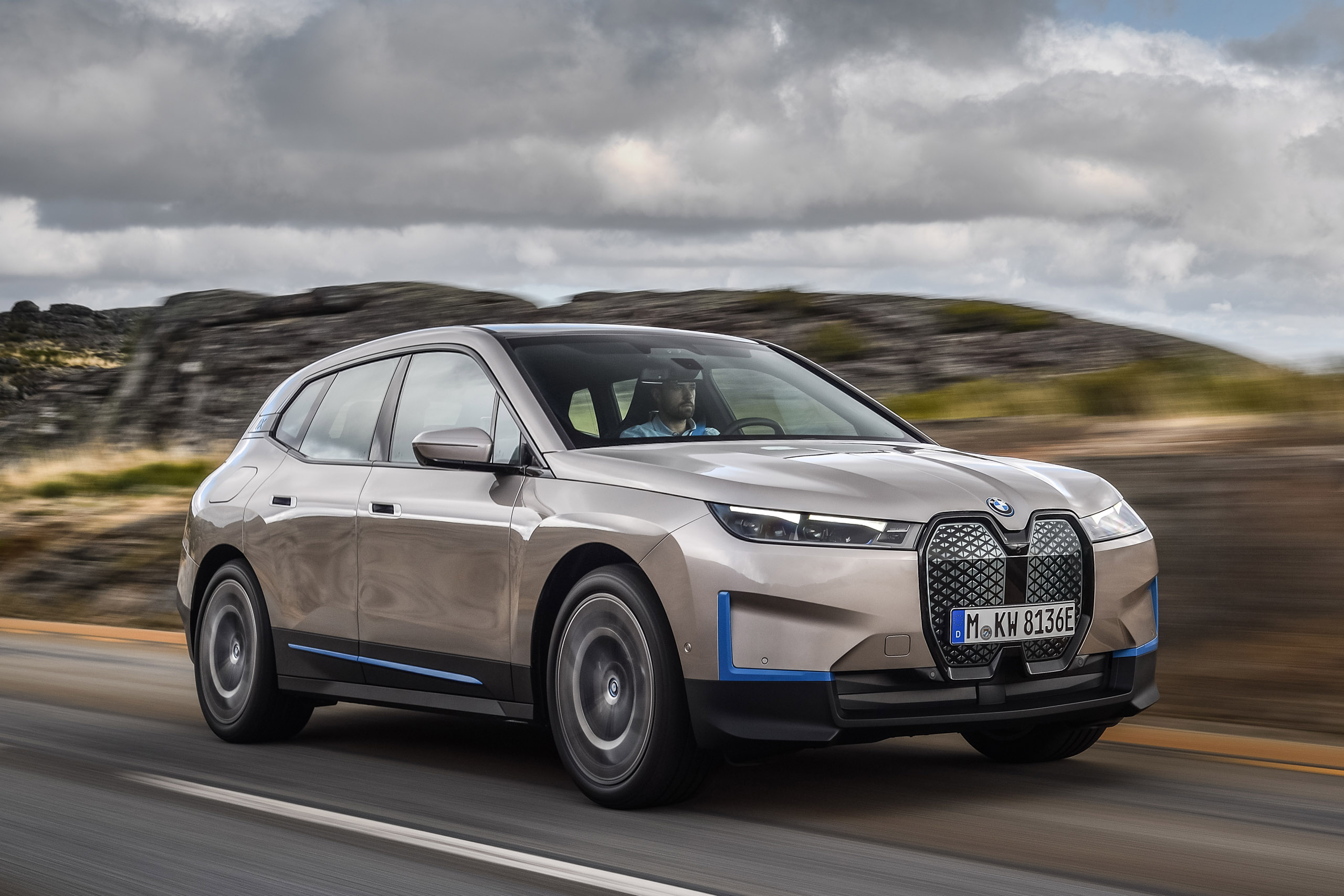 Yes, even the 2022 BMW iX EV gets that huge grille