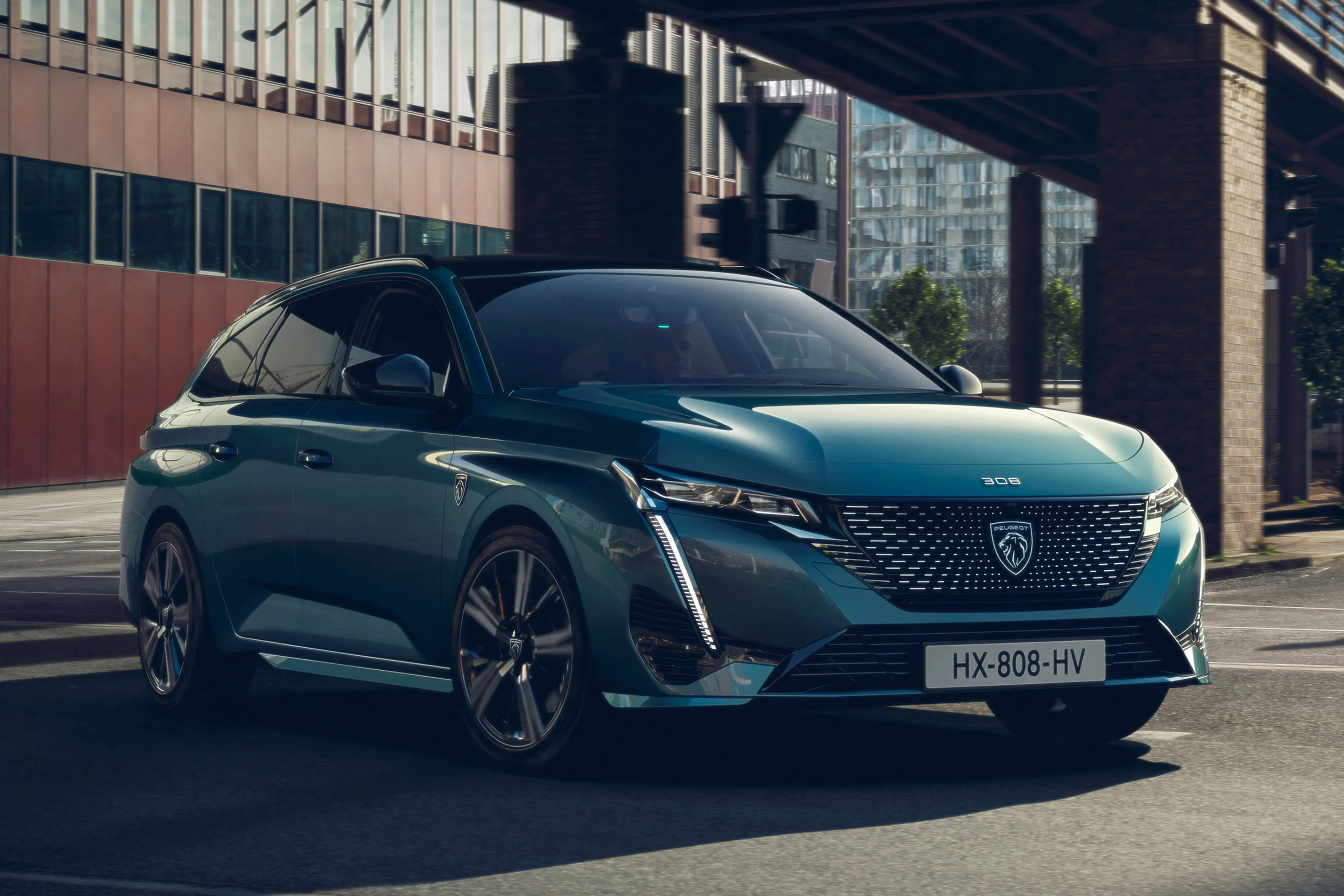 2022 Peugeot 308 SW: Can station wagons be sexy?