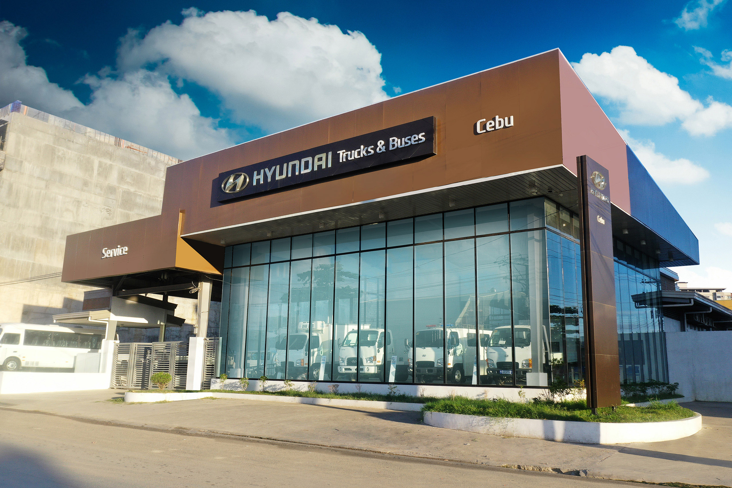 Hyundai Trucks and Buses Cebu opens upgraded dealership