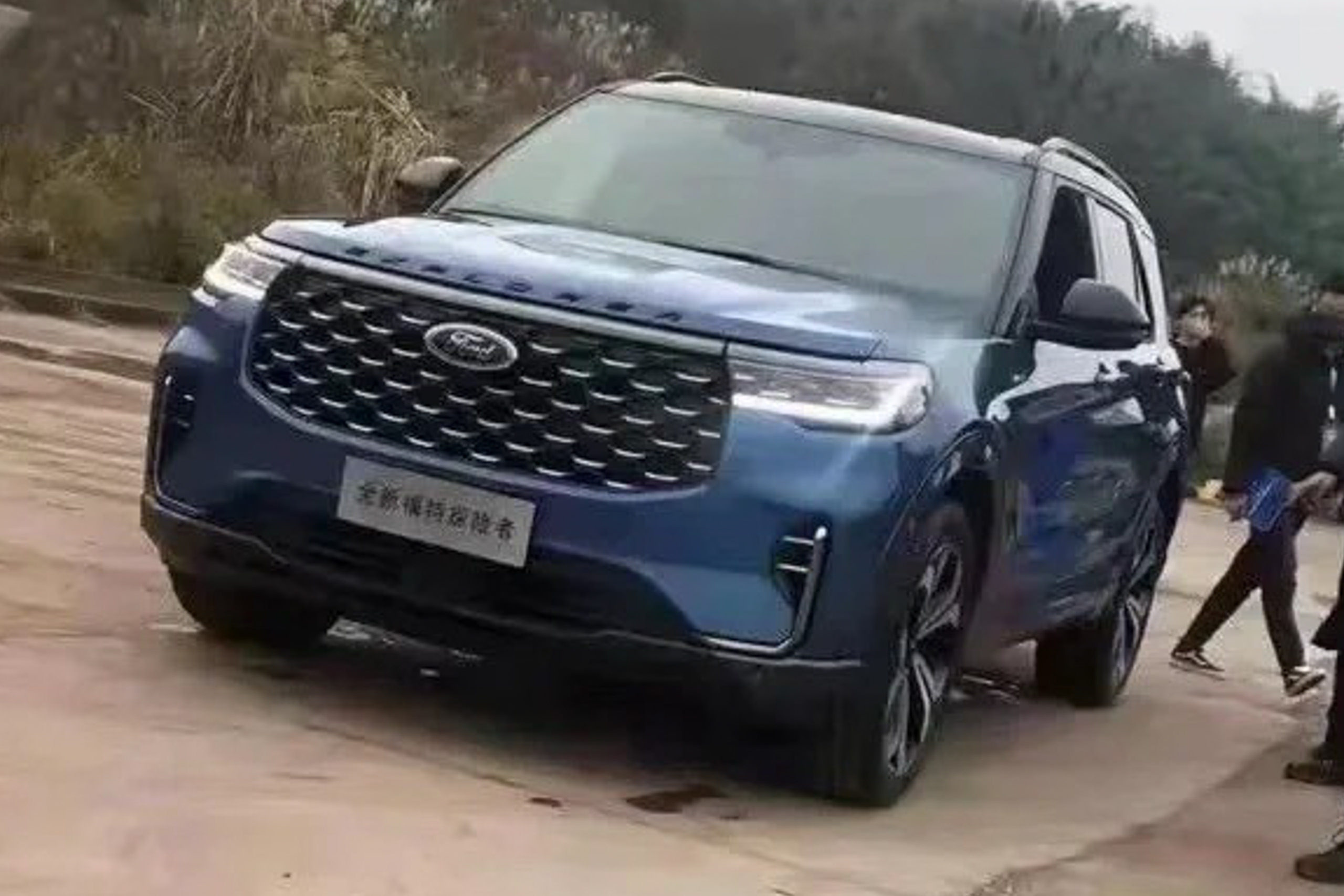 Spied: Are you the 2023 Ford Explorer?
