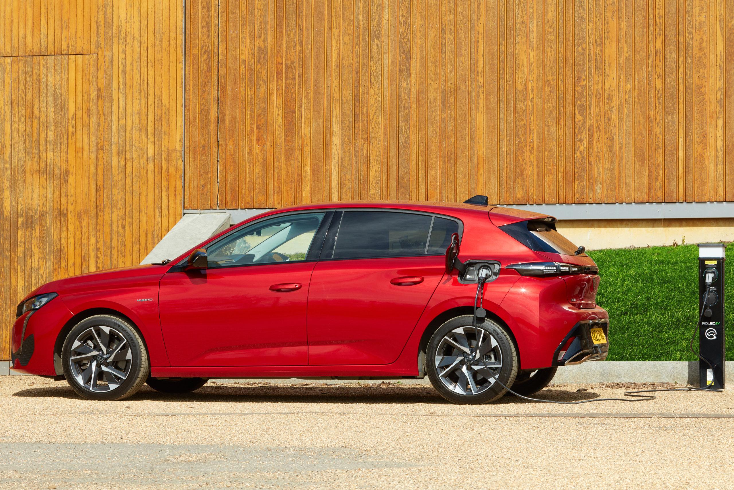 Peugeot boosts battery production to expand EV lineup