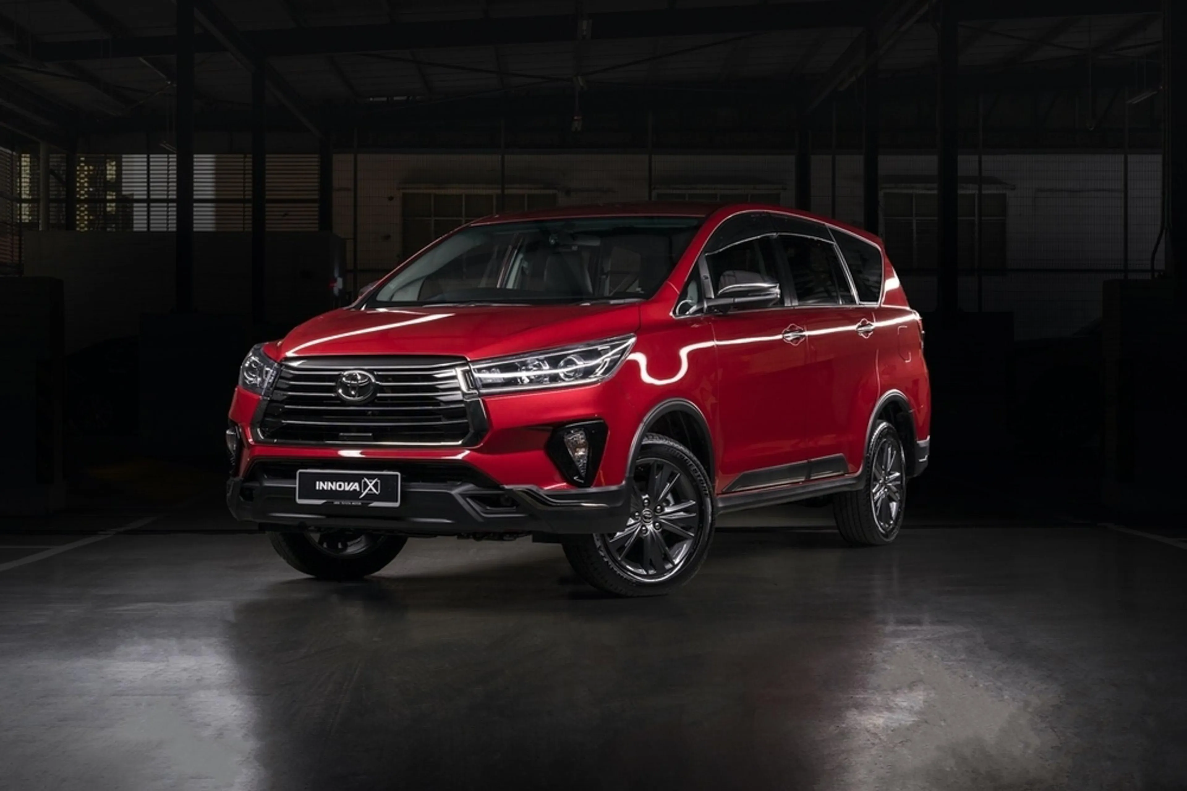 Toyota Innova-X for Malaysia gets wireless Apple CarPlay, Android Auto