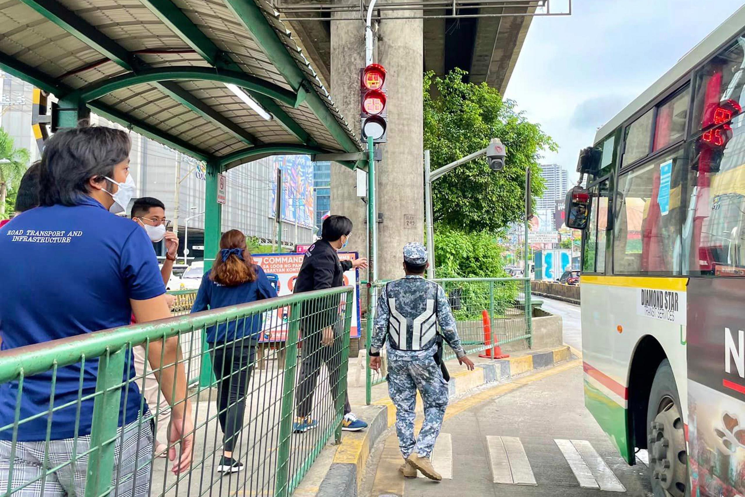 EDSA Busway stations are now fitted with timers