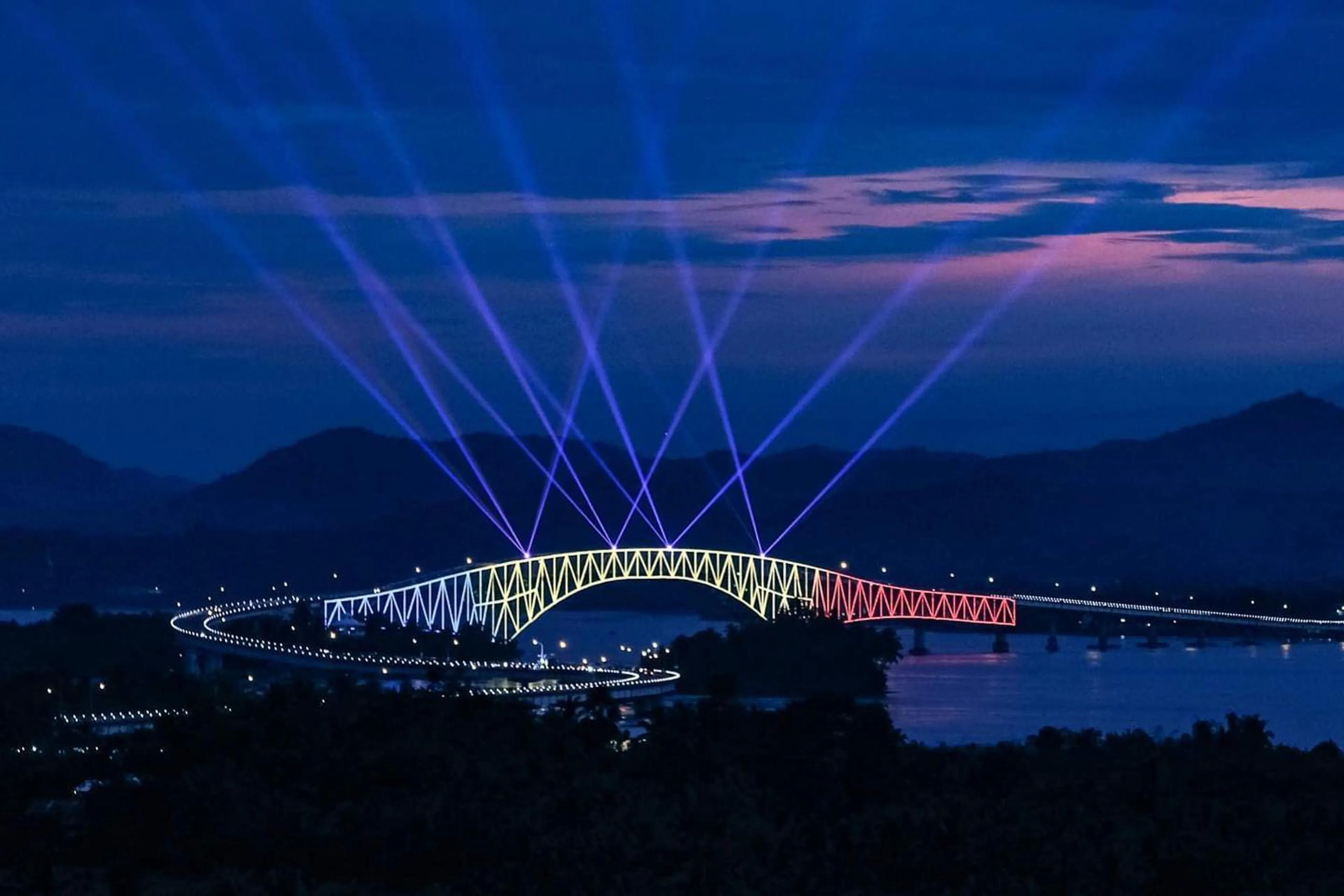 San Juanico Bridge will have 15-min light shows on weekends