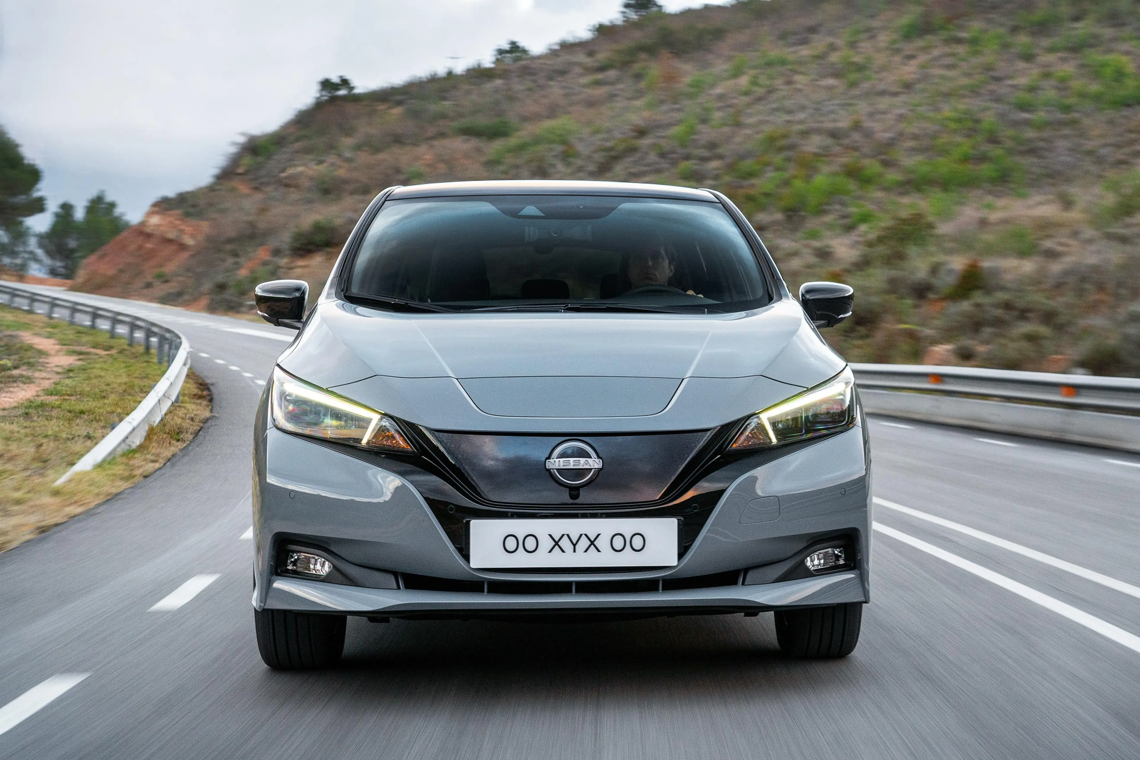 Nissan drops price of Leaf EV to PHP 1.998 million