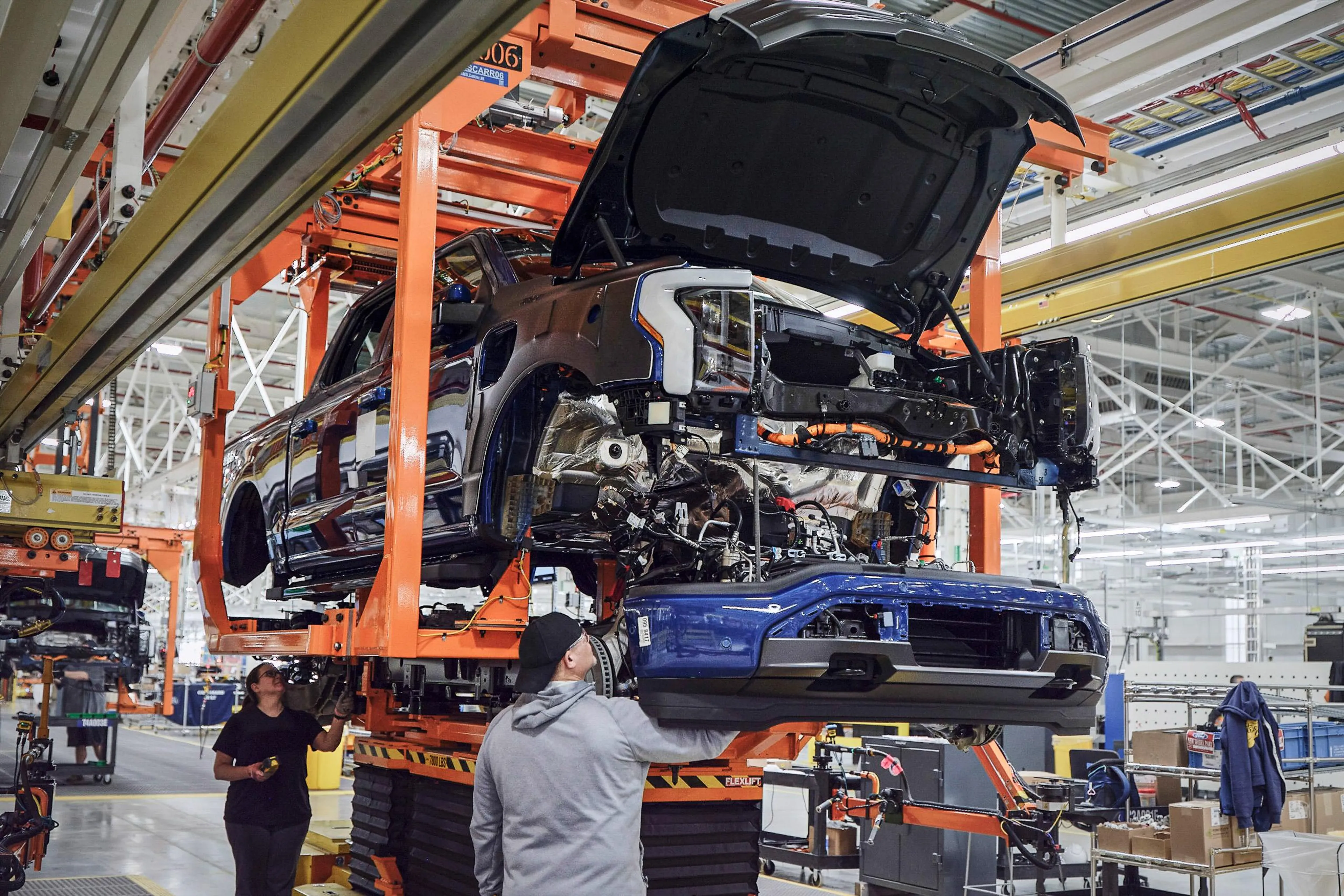 Battery issue forces Ford to stop F-150 Lightning production