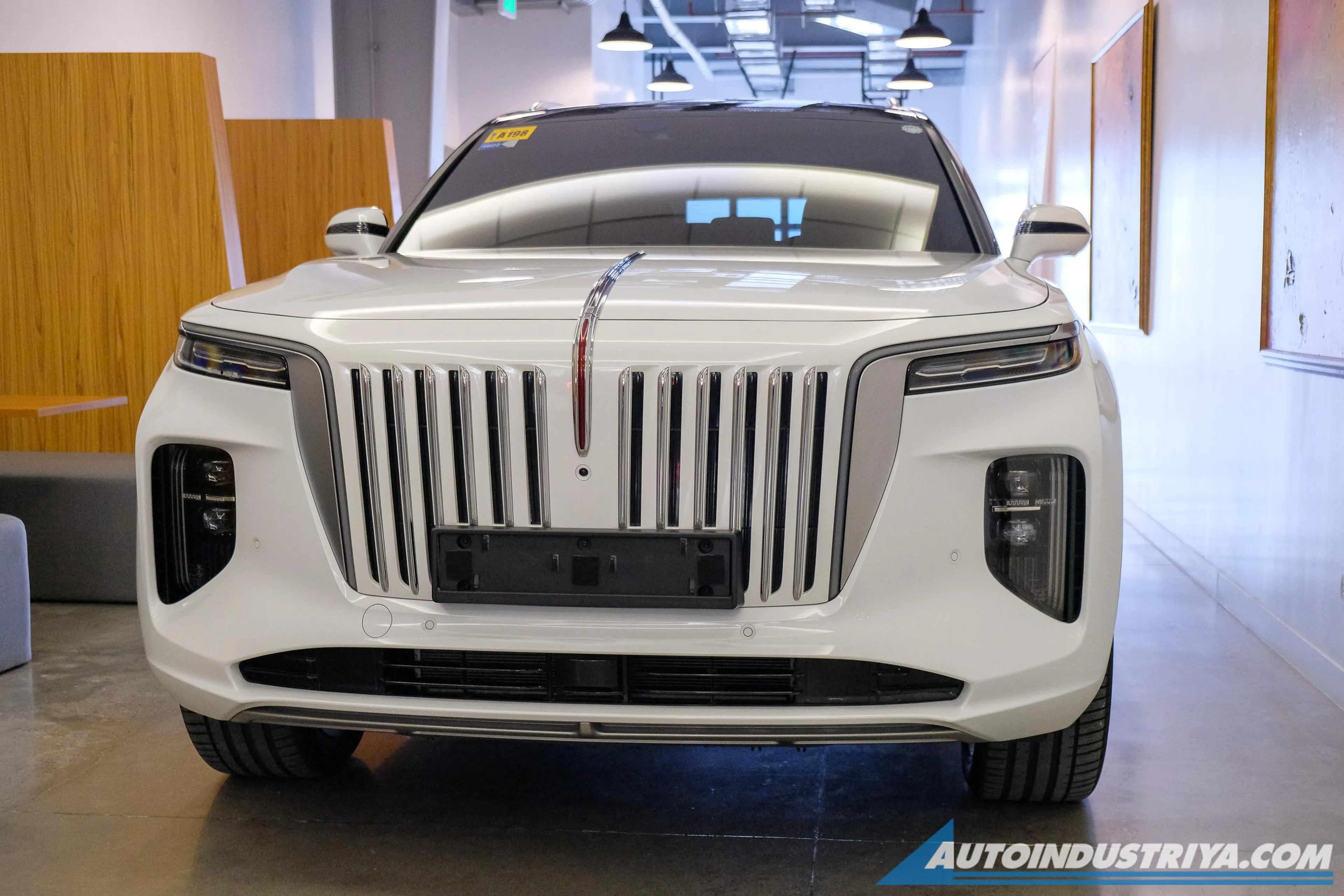 E.O. 12 brought Hongqi E-HS9 price under PHP 5 million