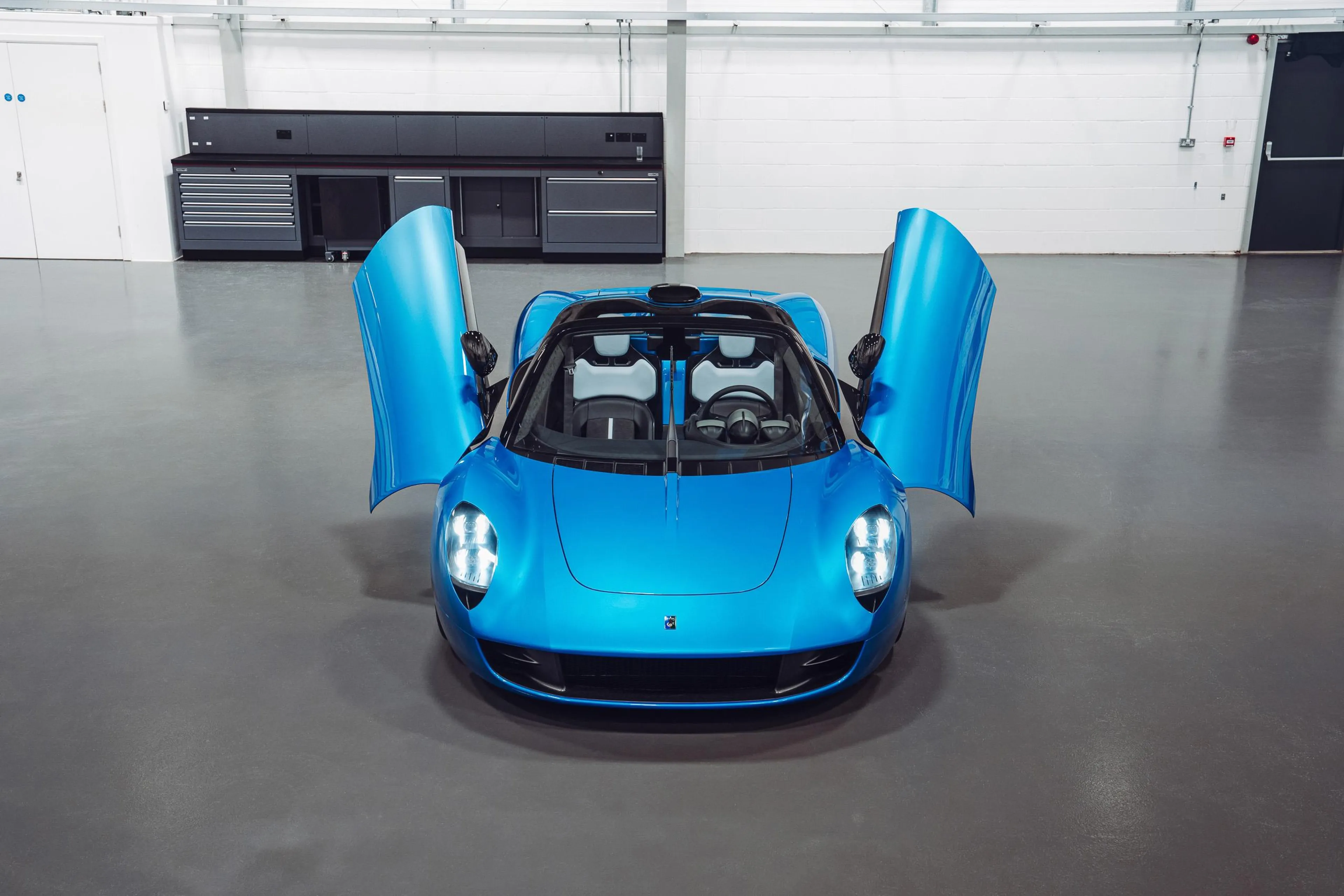 Hear the V12 roar of the Gordon Murray T.33 Spider