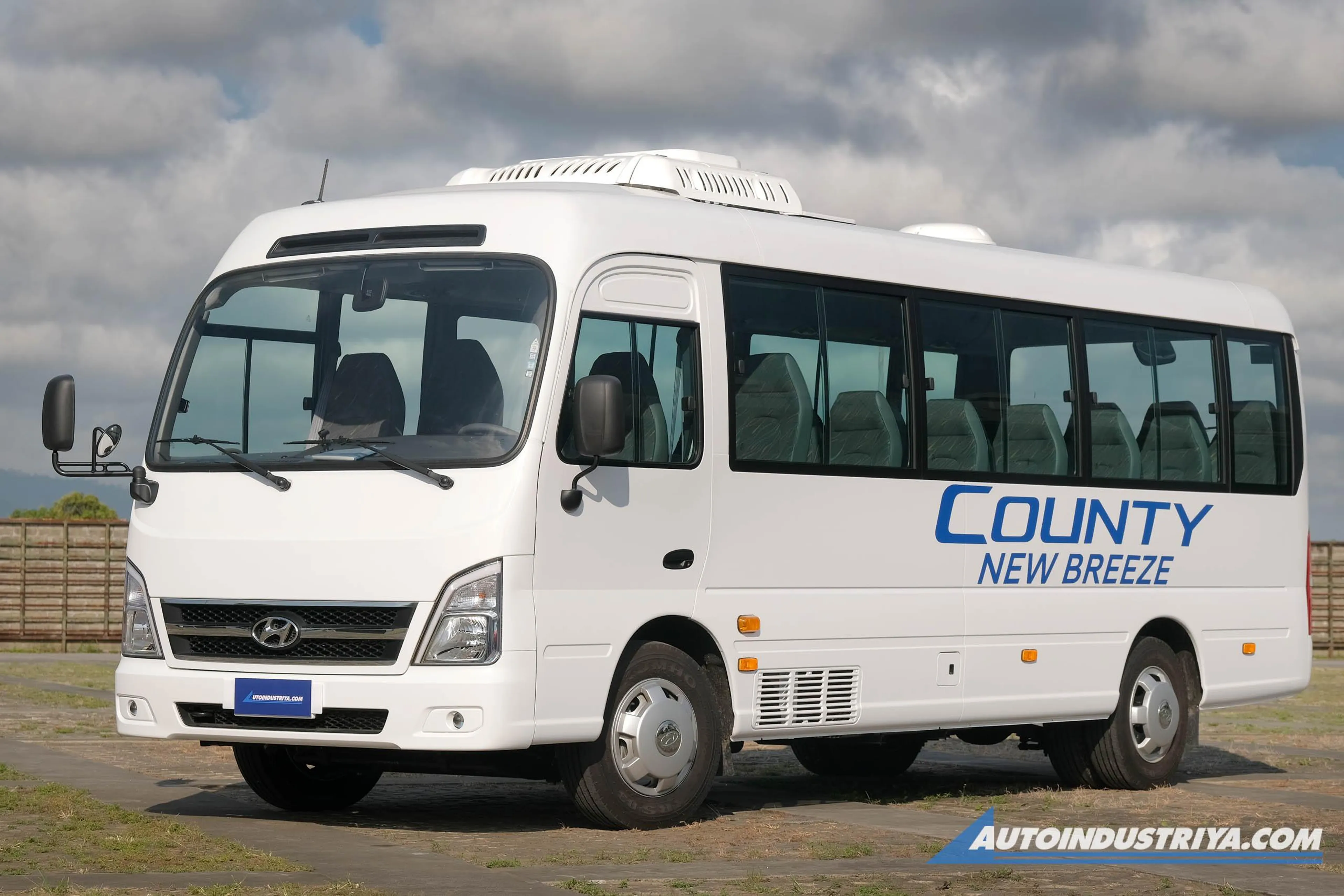 Bus Review: 2023 Hyundai County New Breeze