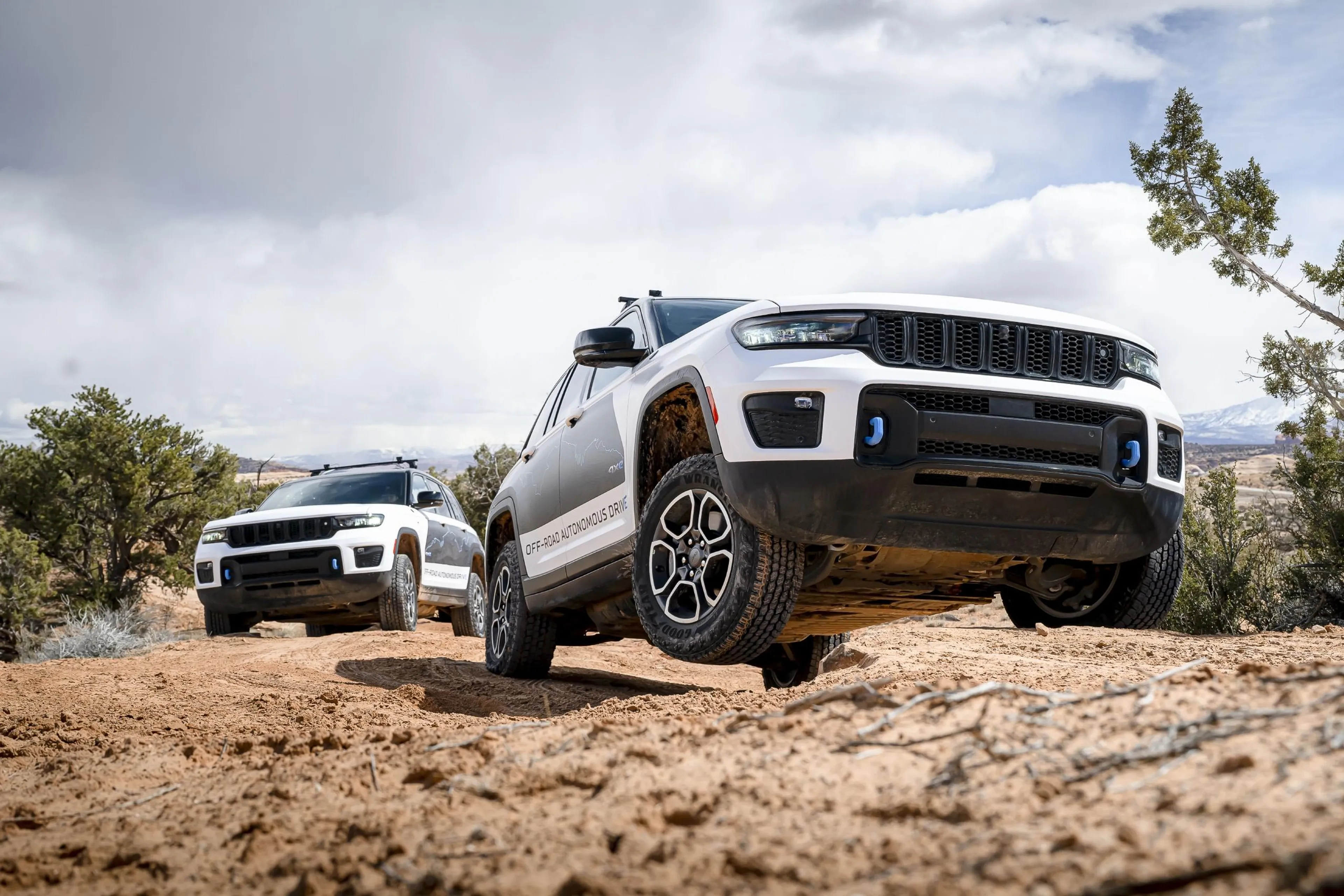 See a prototype Jeep driving itself on Moab trails