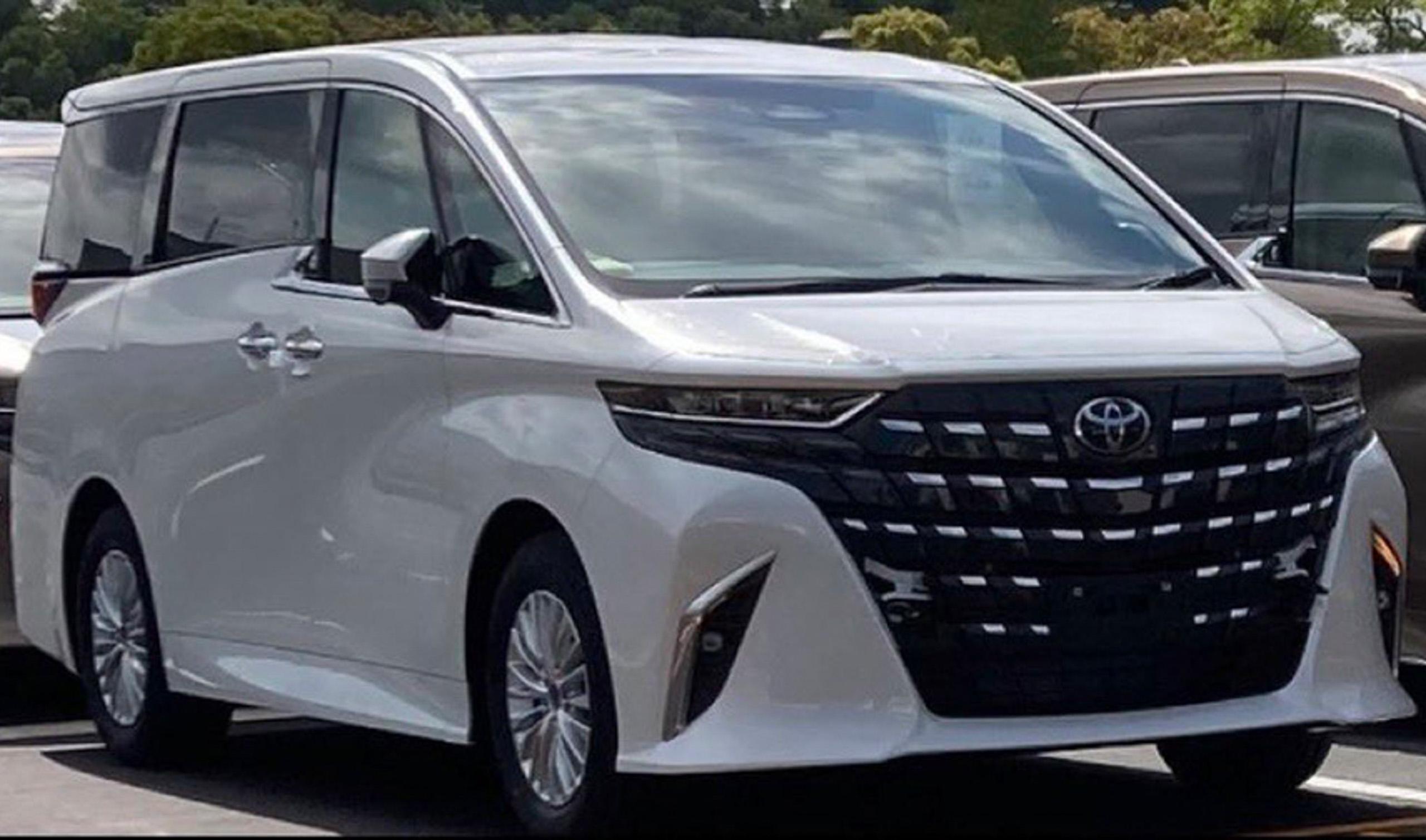 LOOK: 2024 Toyota Alphard caught in the wild...again