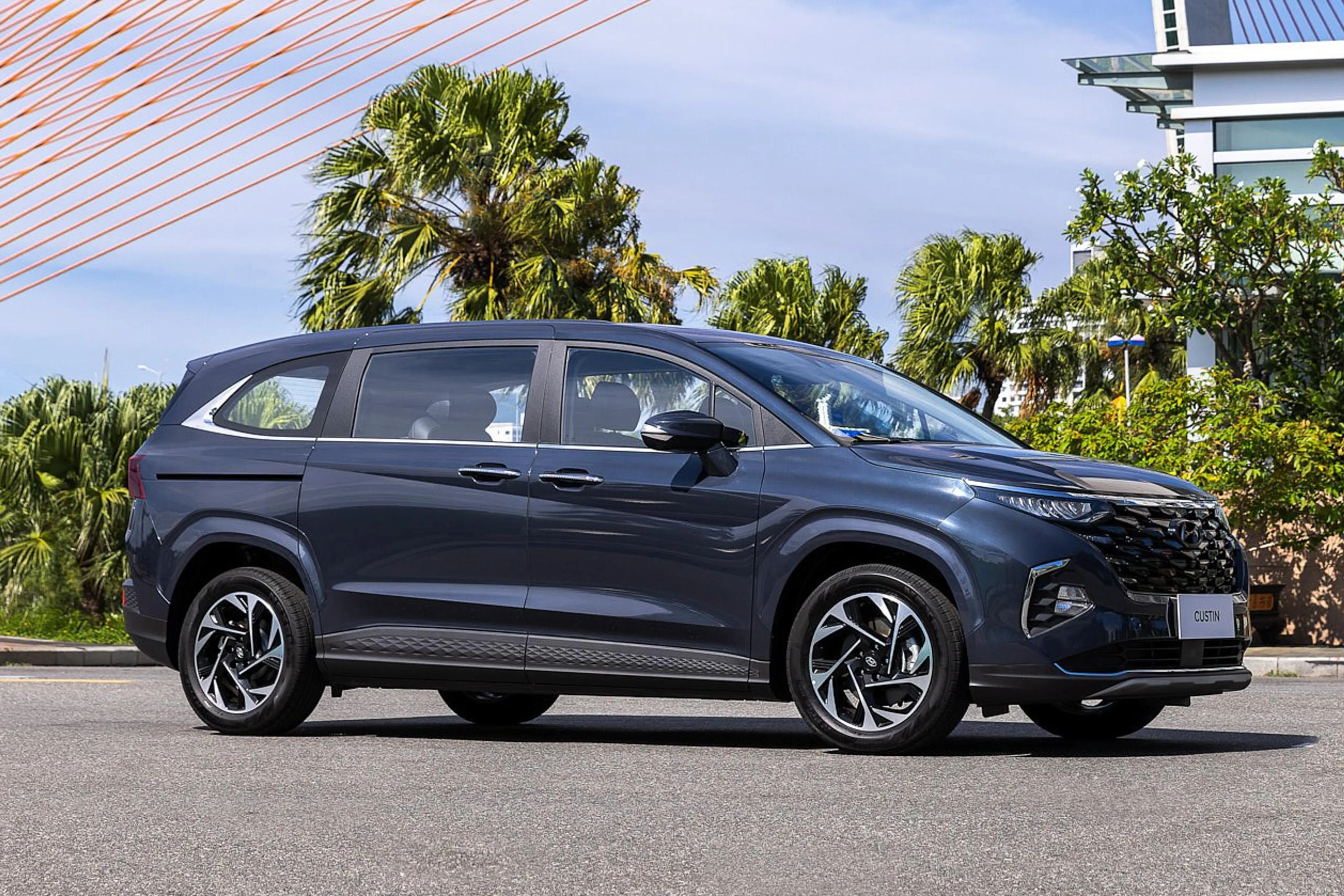 Hyundai Custo makes regional debut as Custin