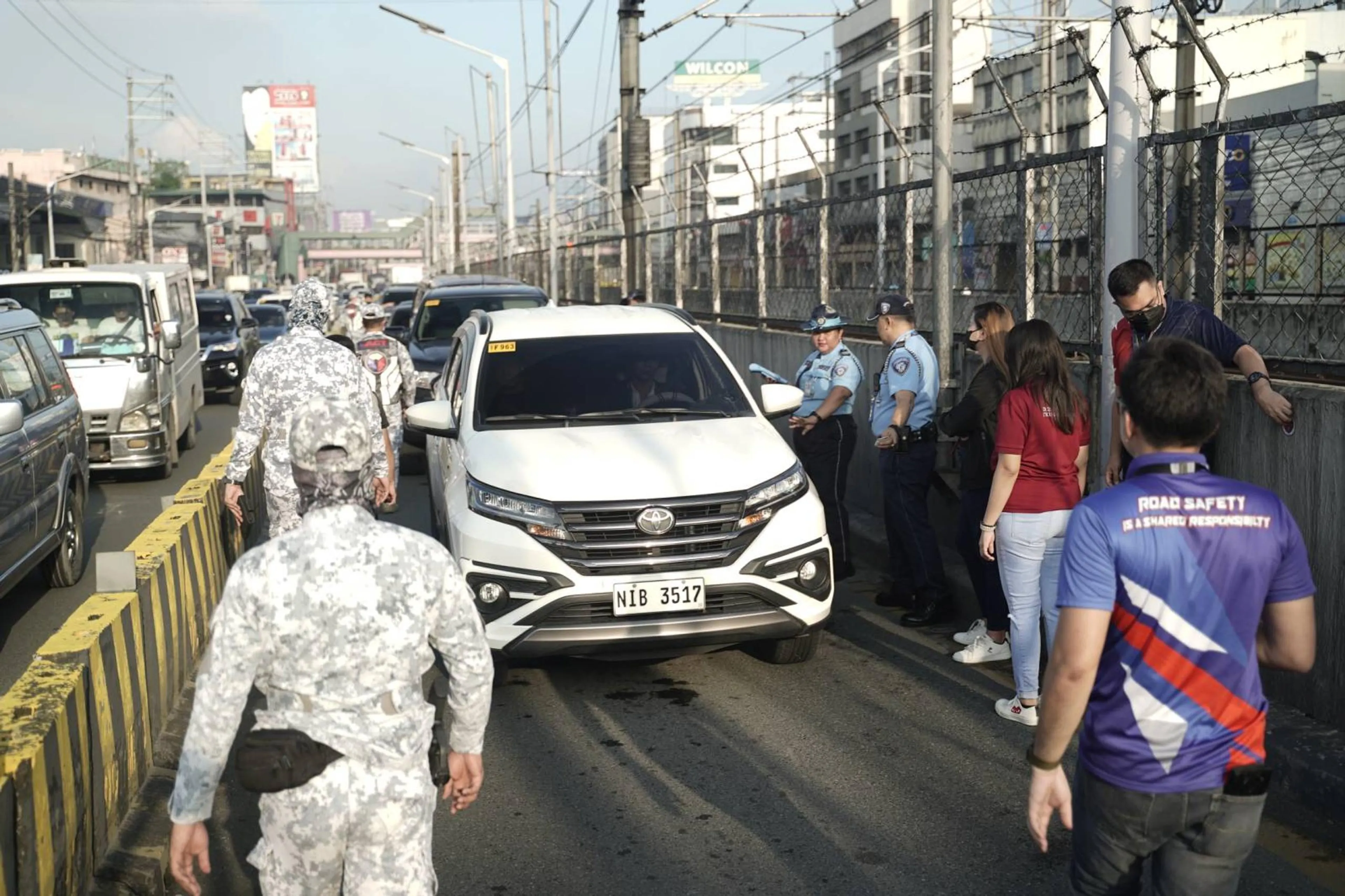 LTO to assist MMDA when apprehending lane violations