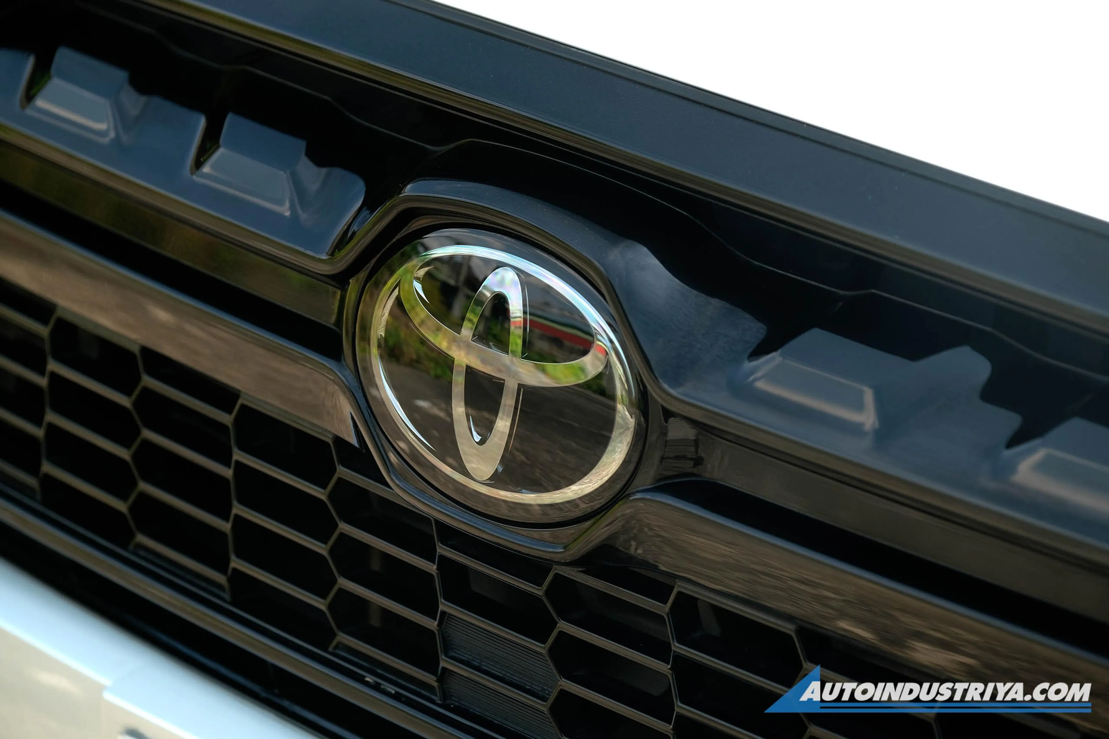 Toyota is the world's top-selling car brand for 4th year in a row
