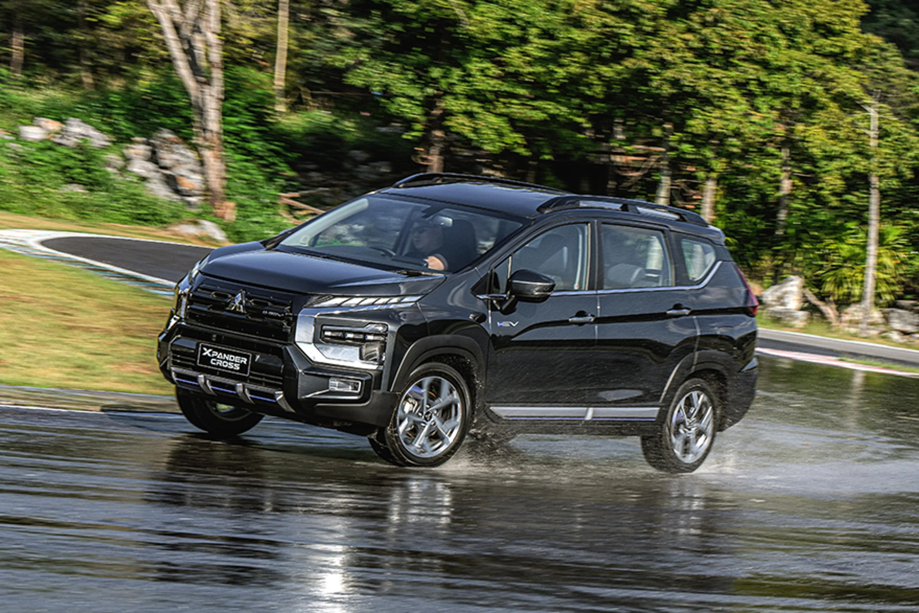 Mitsubishi reveals 2024 Xpander line with full hybrid