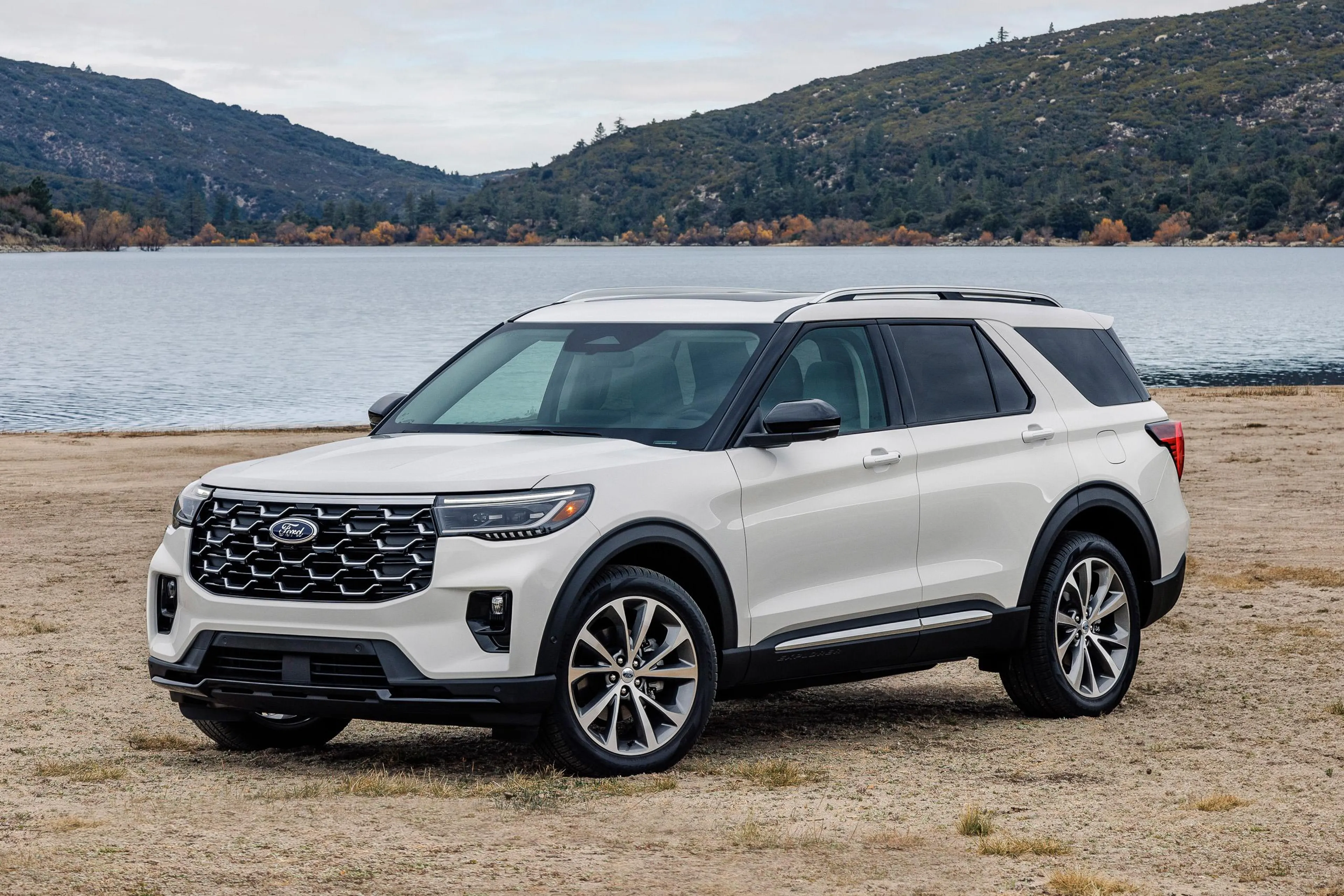 2025 Ford Explorer refreshed, drops hybrid variant