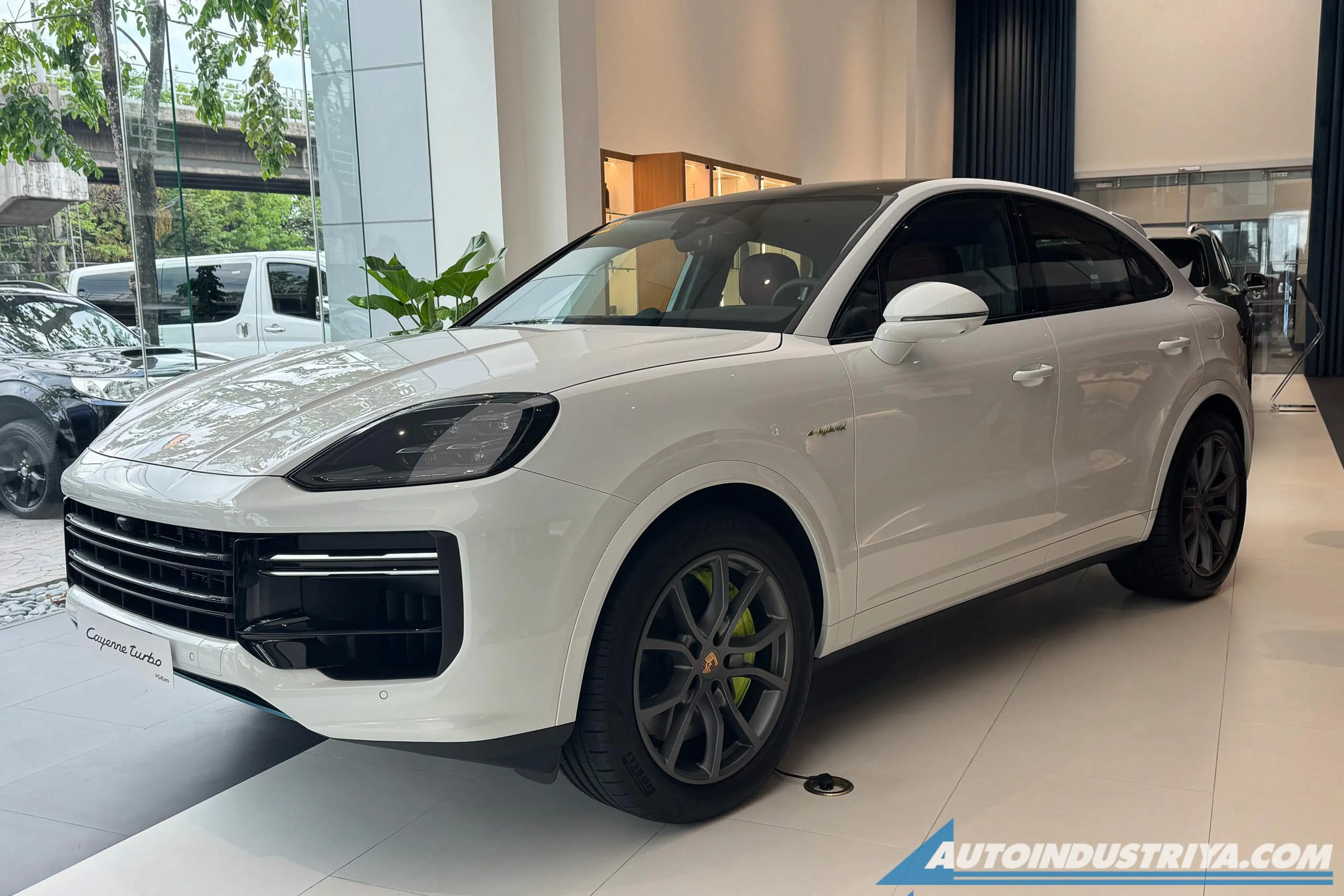 2024 Porsche Cayenne Turbo E-Hybrid arrives in PH with 739 HP