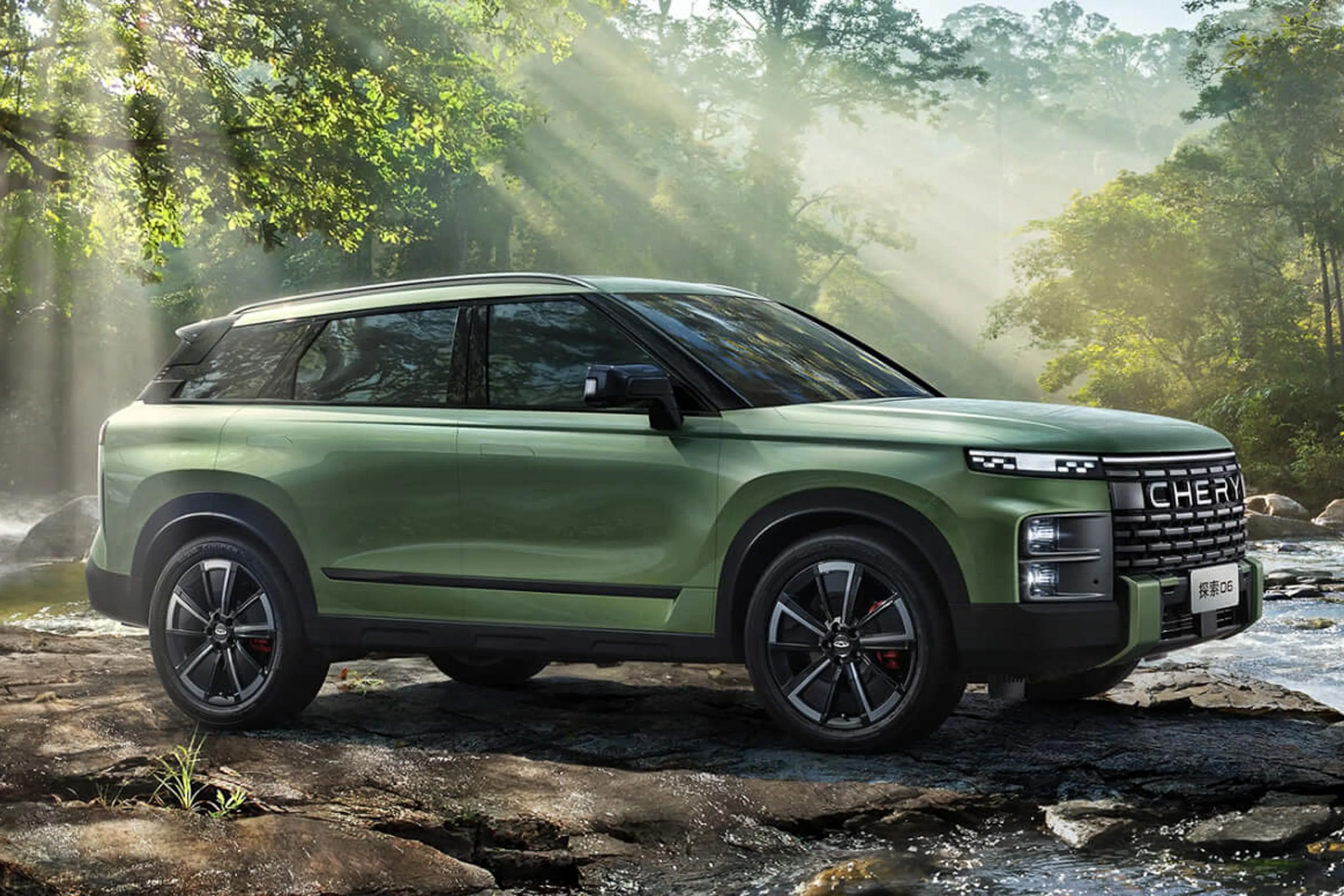 Chery's new PHEV crossover can cover 1,300 km on a full tank & battery