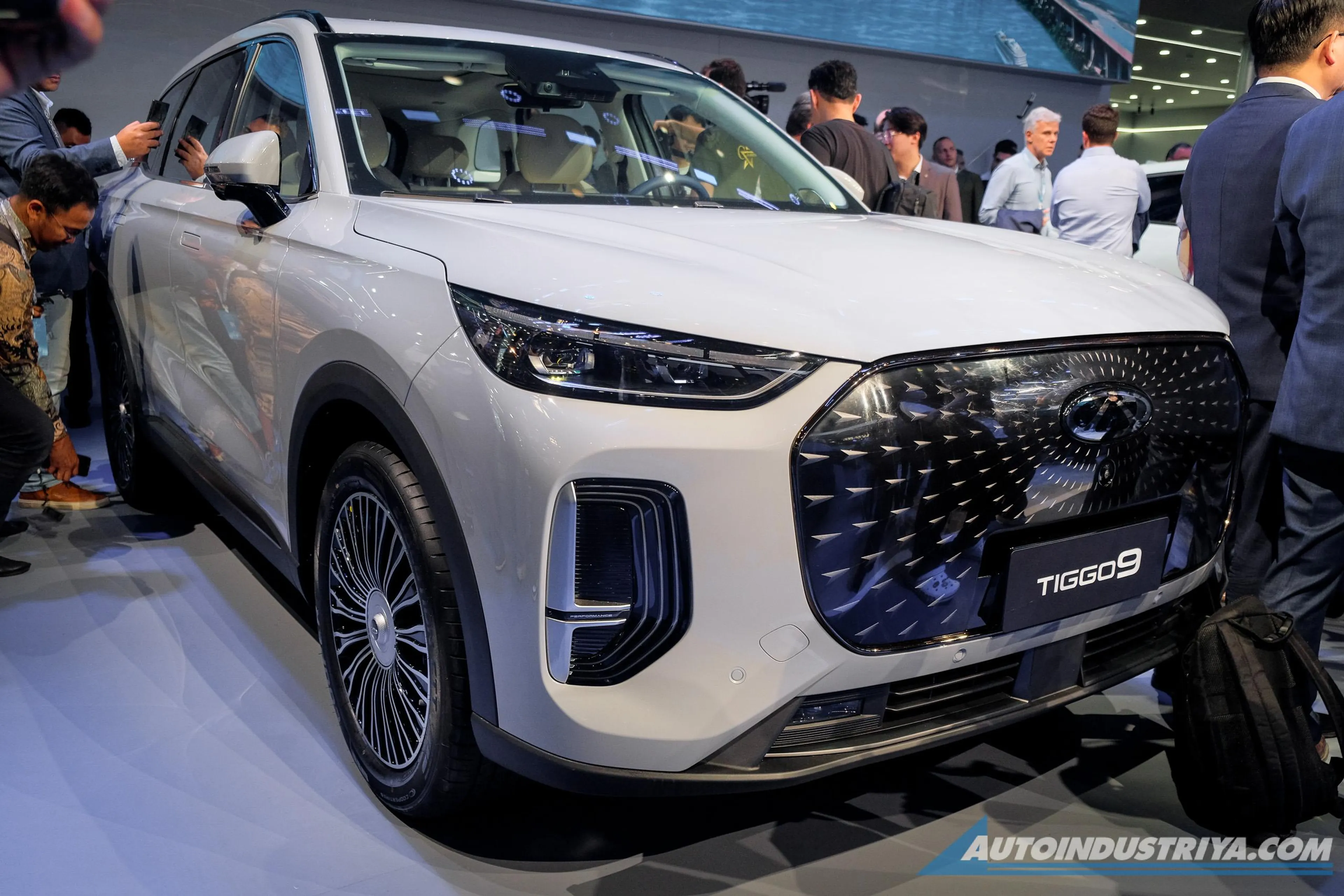 Auto China: 2025 Chery Tiggo 9 PHEV flagship SUV can do 1,400 km