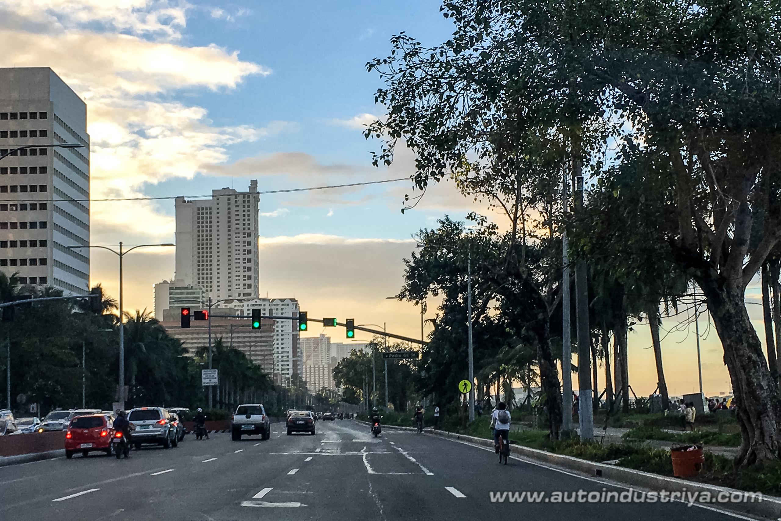 Like Ayala Ave, Roxas Blvd could have car-free Sundays