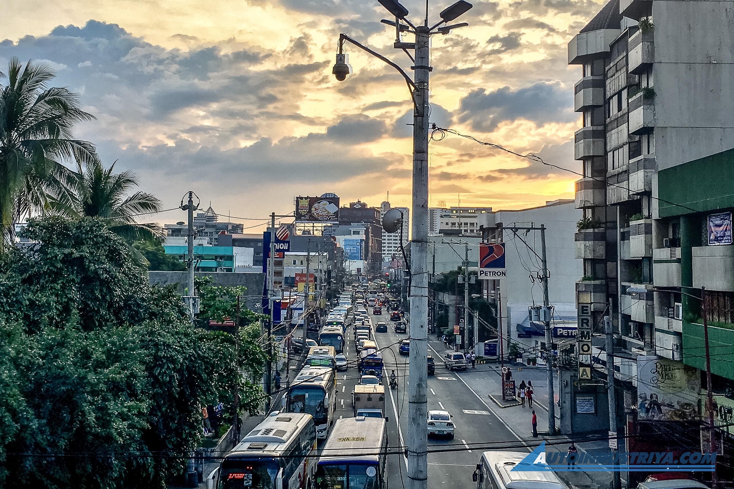 MMDA bans use of their lamp posts for commercial ads