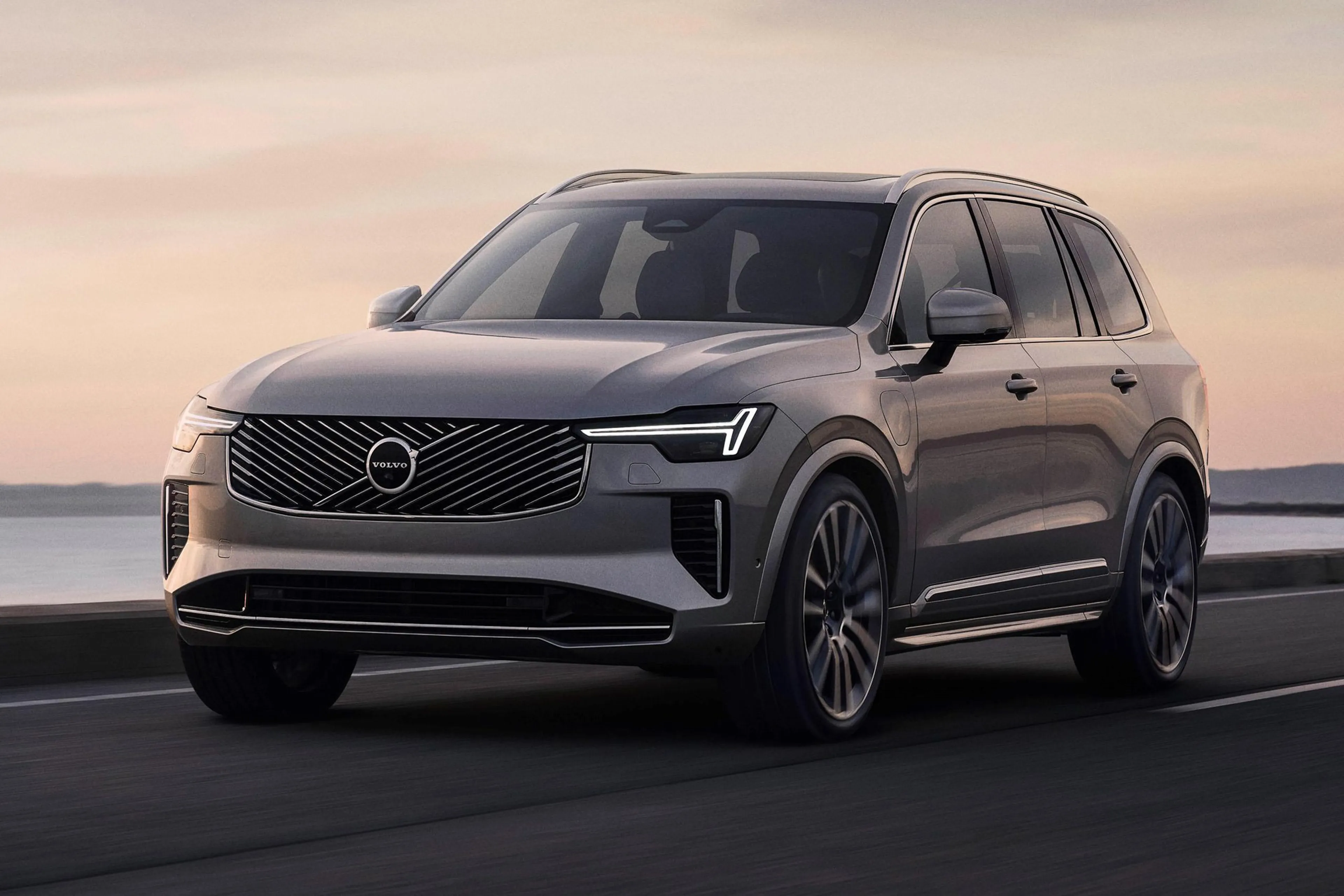 2025 XC90: Volvo keeps its flagship ICE SUV longer with new updates