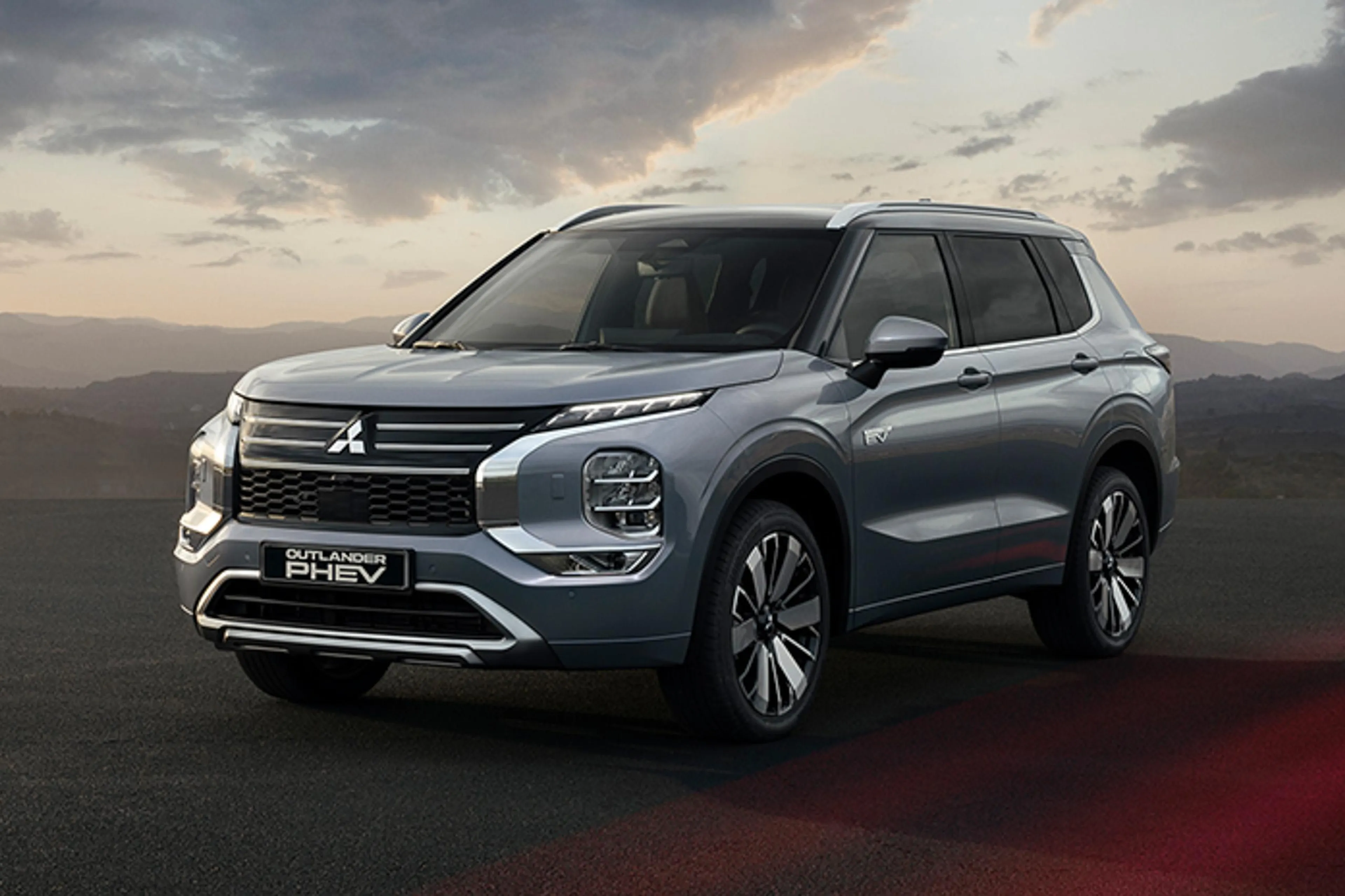 2025 Mitsubishi Outlander PHEV gets hardware, tech upgrades