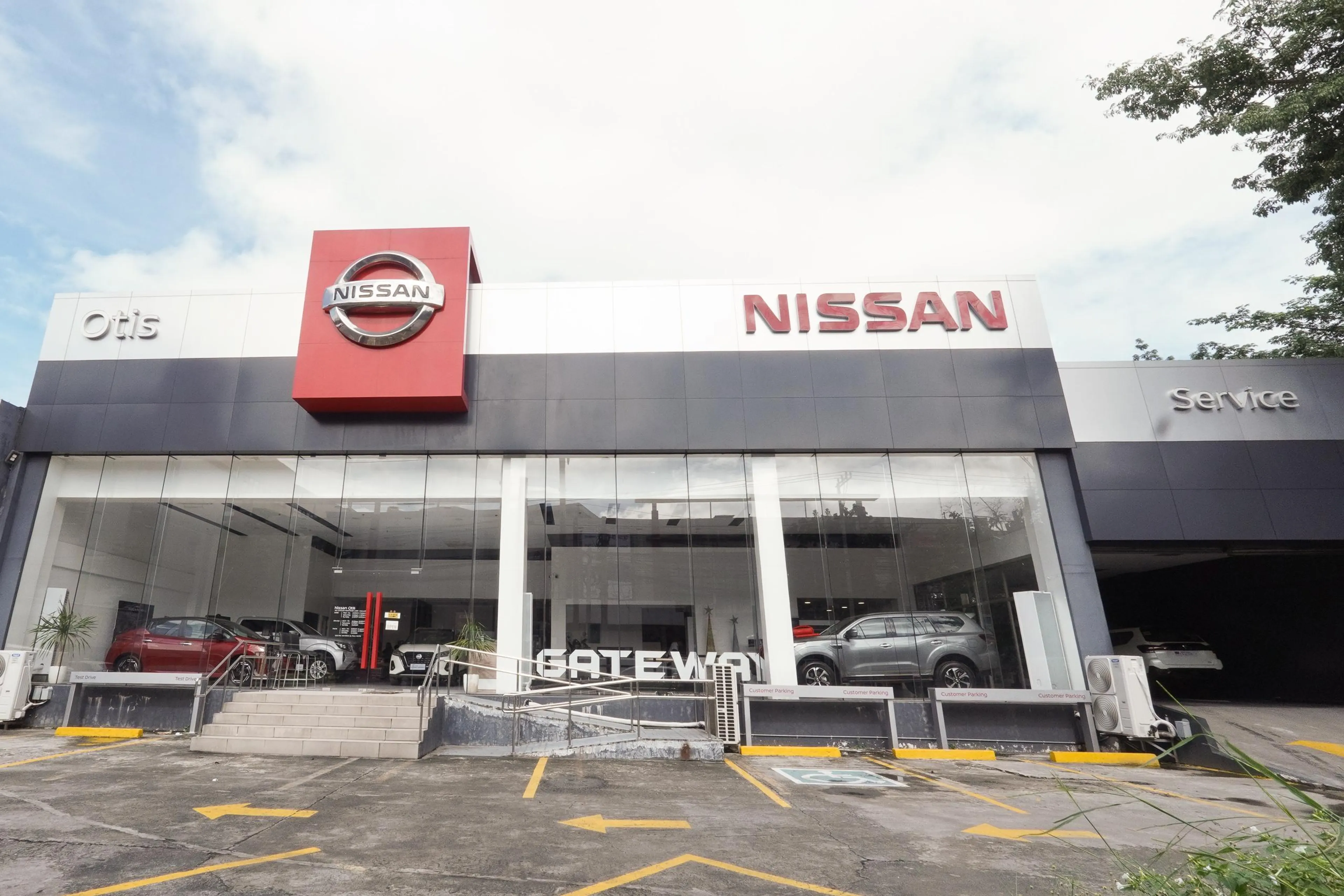 Gateway Group opens new NCR Body Repair Shop in Otis