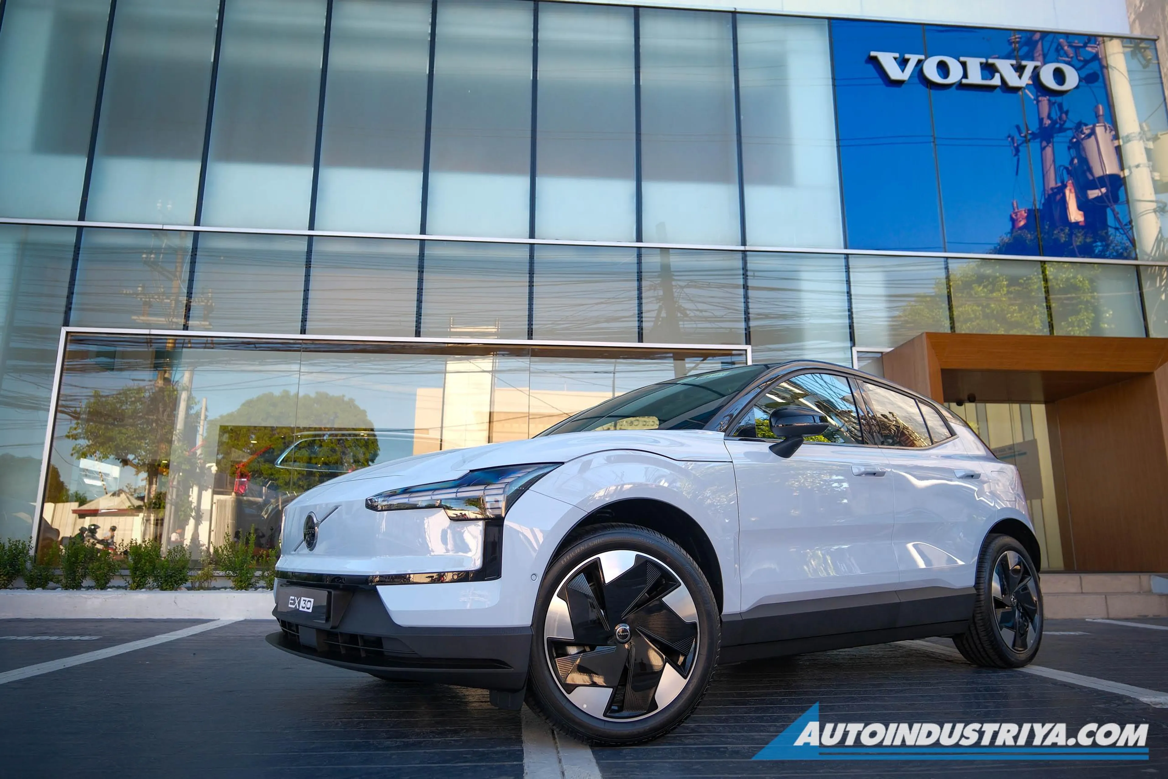 Electric made Minimalist: Volvo EX30