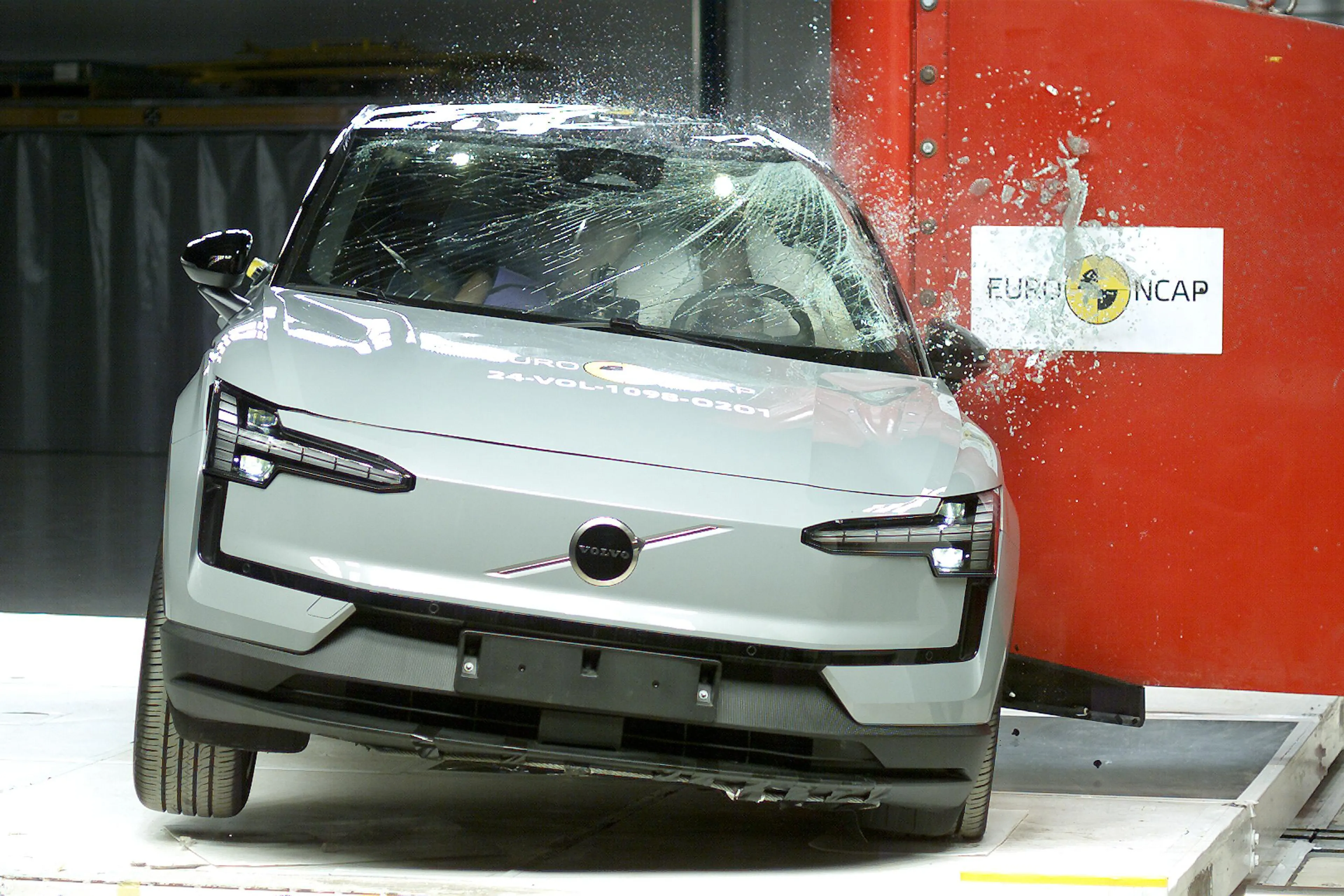 Euro NCAP: Volvo scores perfect five stars with EX30