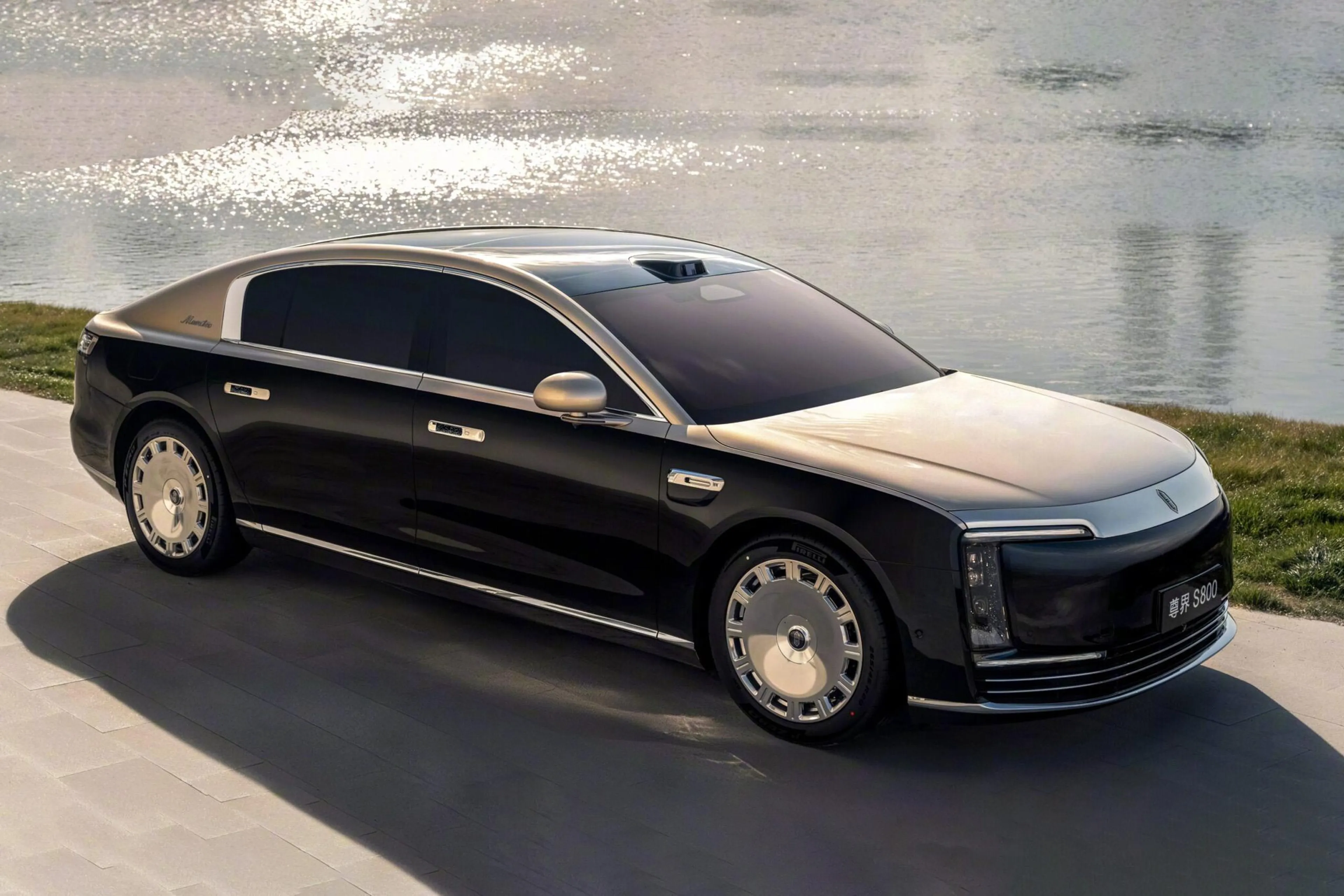Huawei has a Maybach rival called Maextro S800