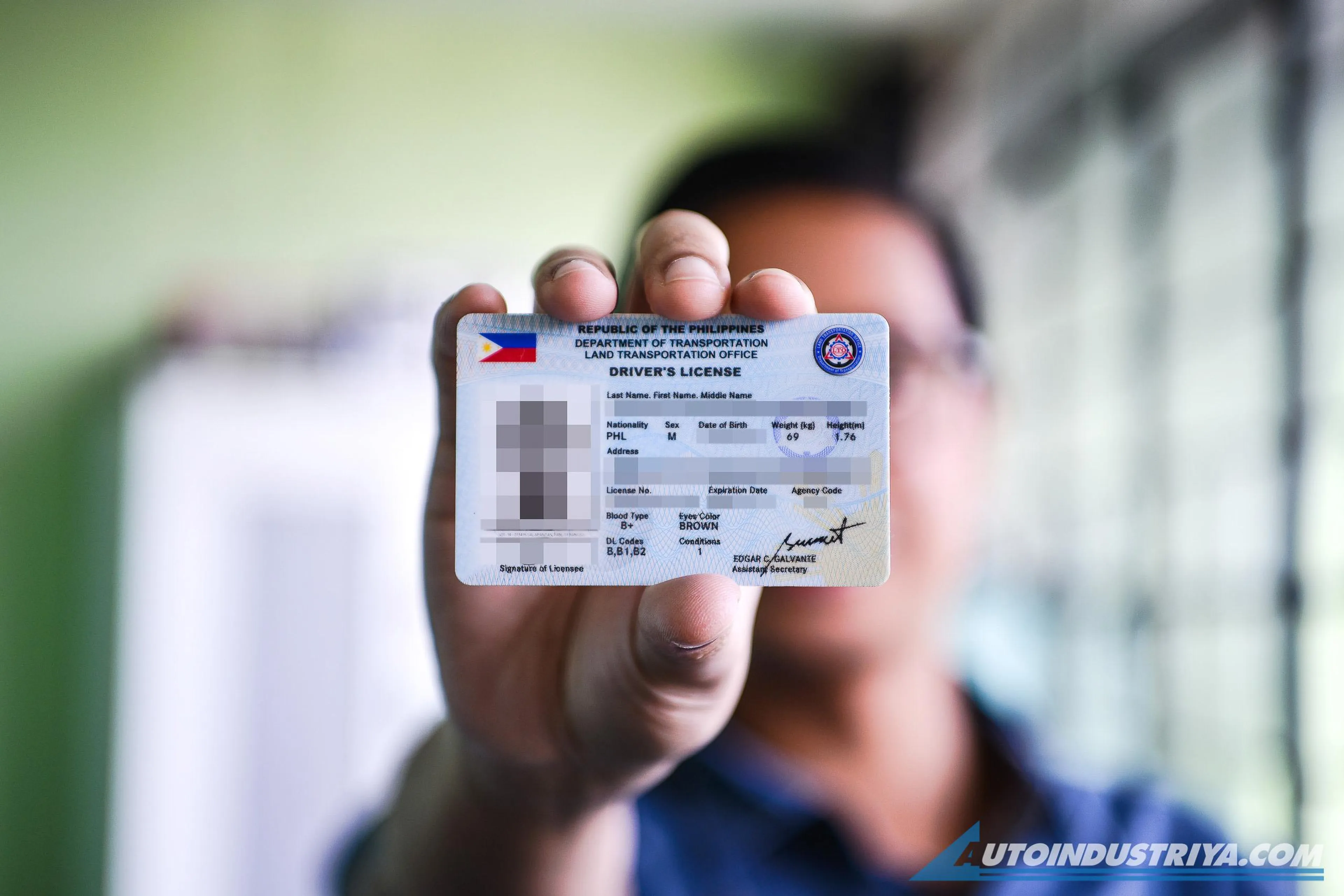 LTO Tracker: How to get your license or plate brought to your doorstep