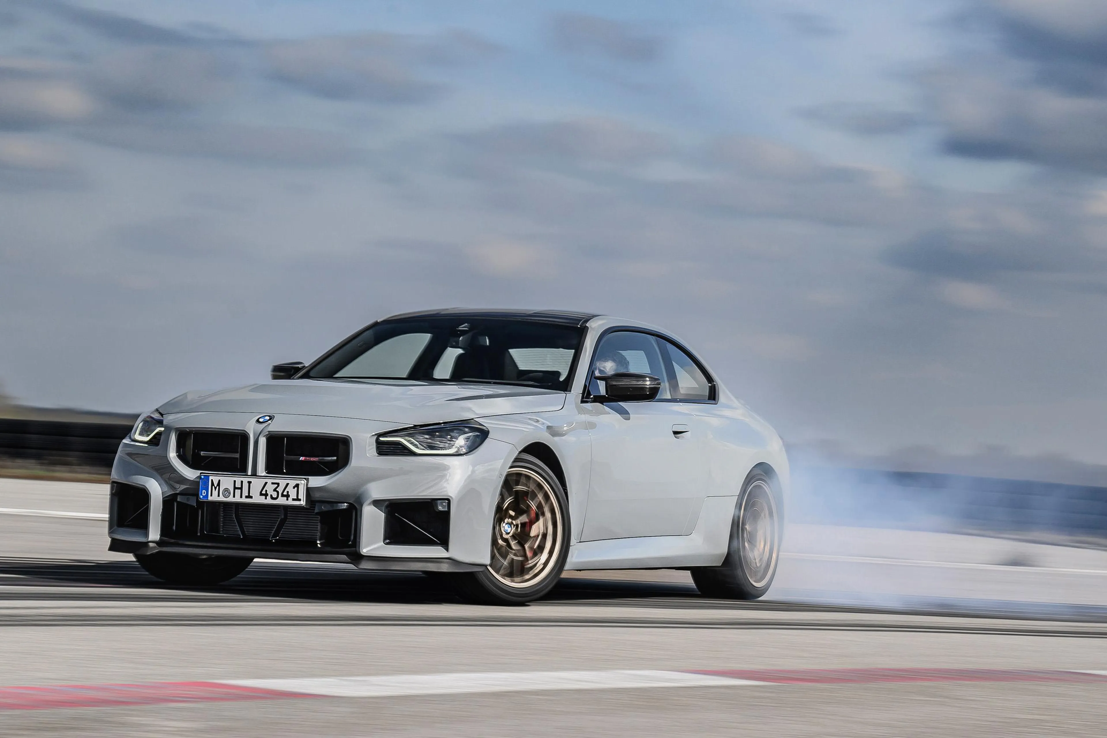 BMW turns the wick to 530 PS with 2025 M2 CS