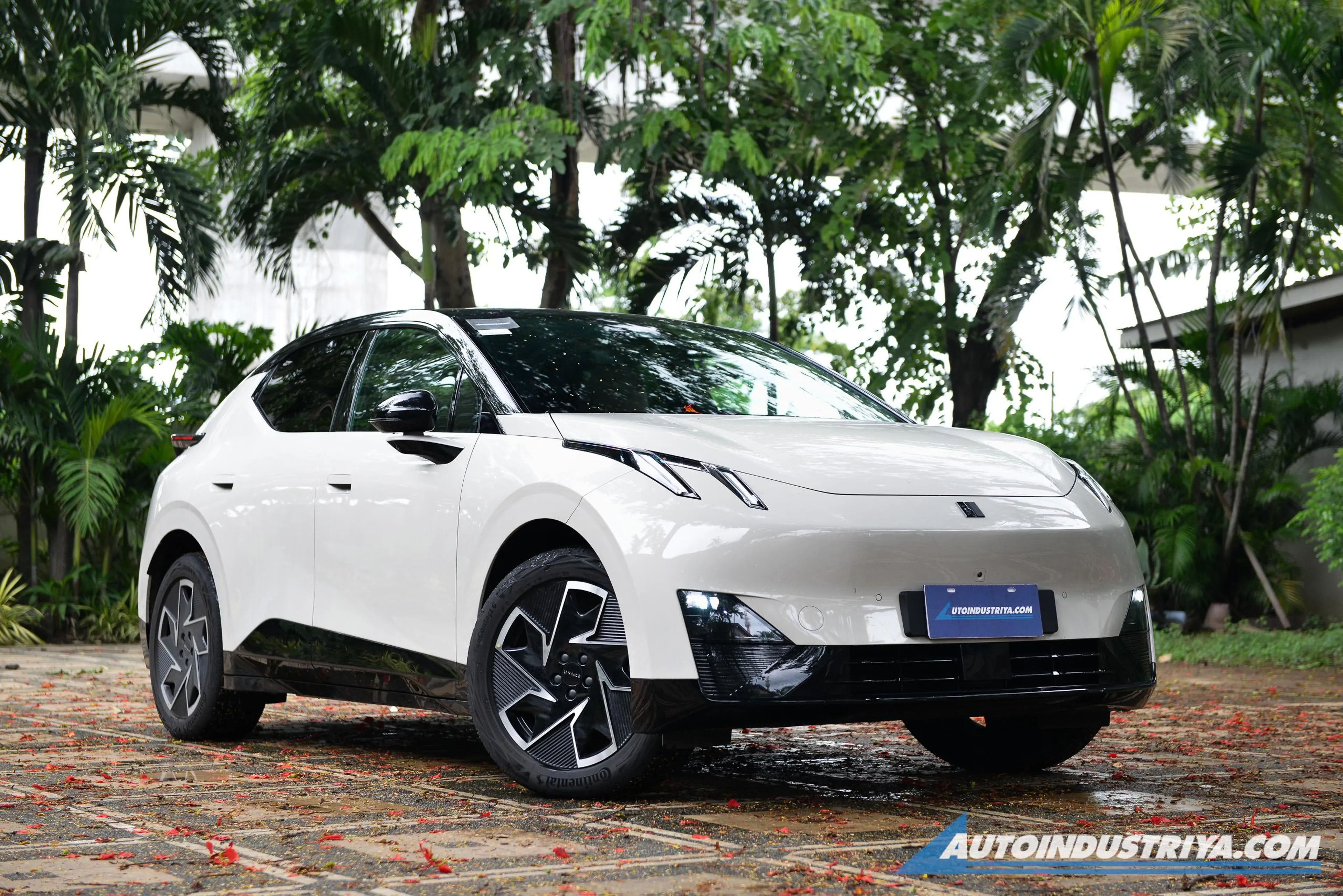 2025 Lynk & Co 02 HS BEV