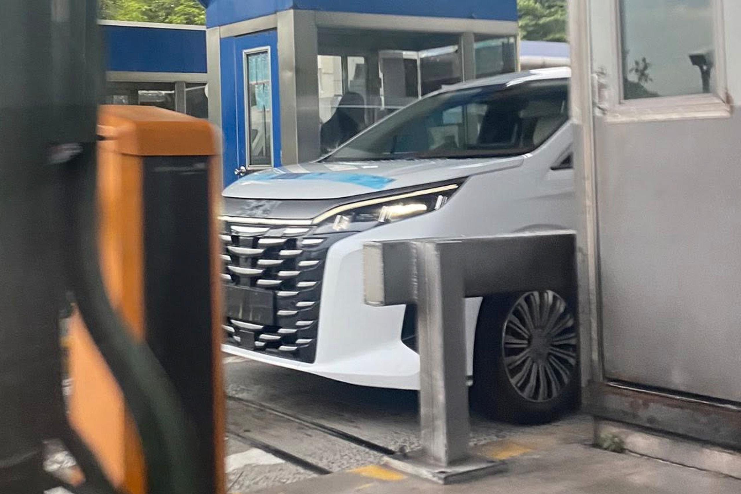 LOOK: Is BYD Cars PH already testing the eMAX 9 DM-i?