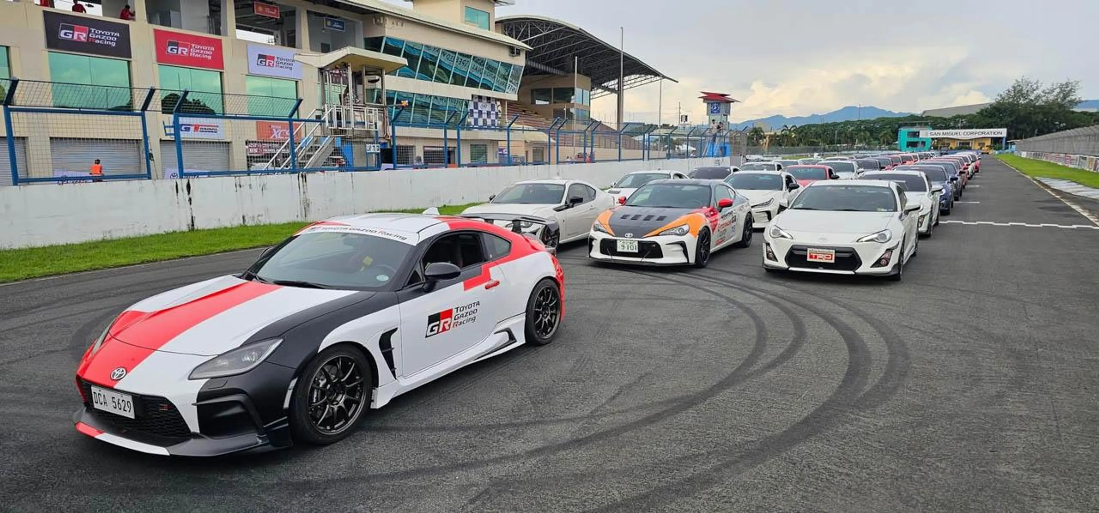 86-BRZ Club PH: Taking to the track for Hachi-Roku day