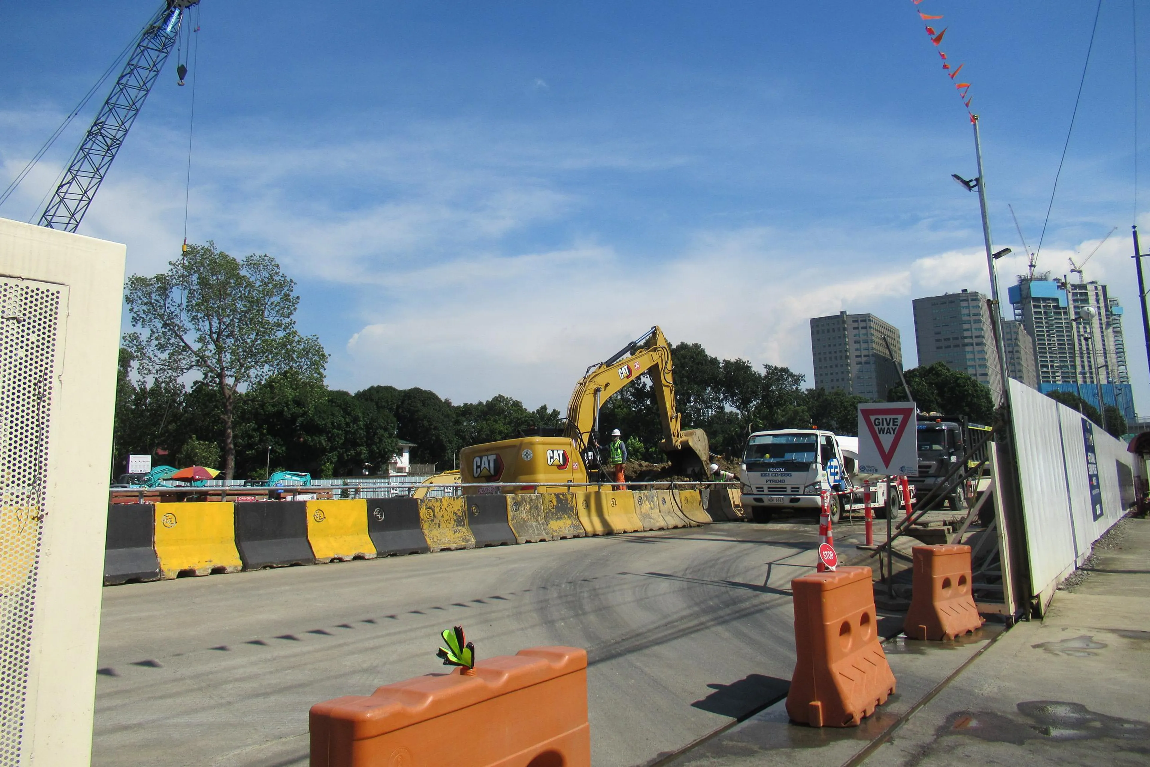 Portion of North Avenue closed Sept 24 - Oct 30 due to tunnel excavation