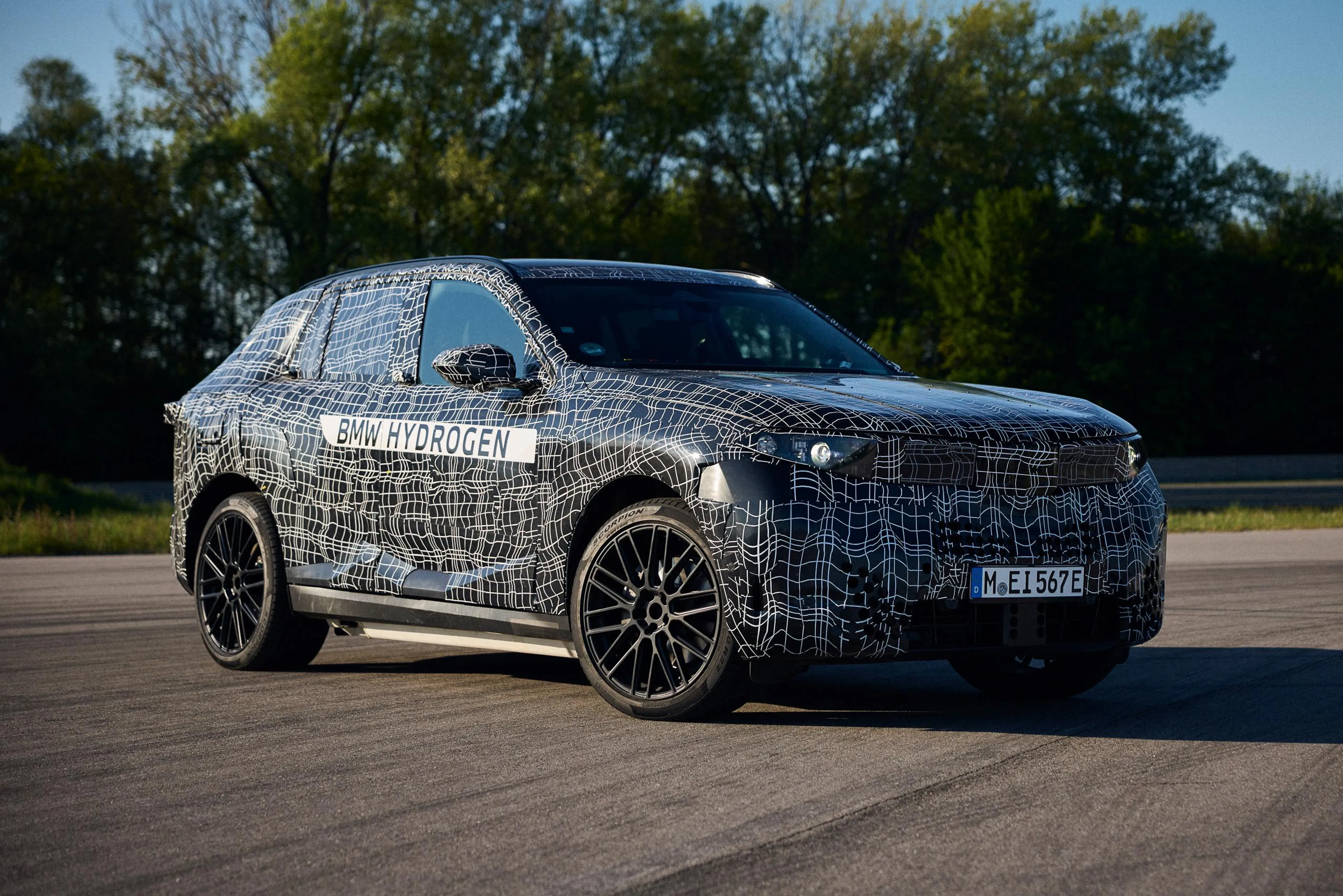 All-new BMW X5 to be available with hydrogen fuel cell co-developed with Toyota