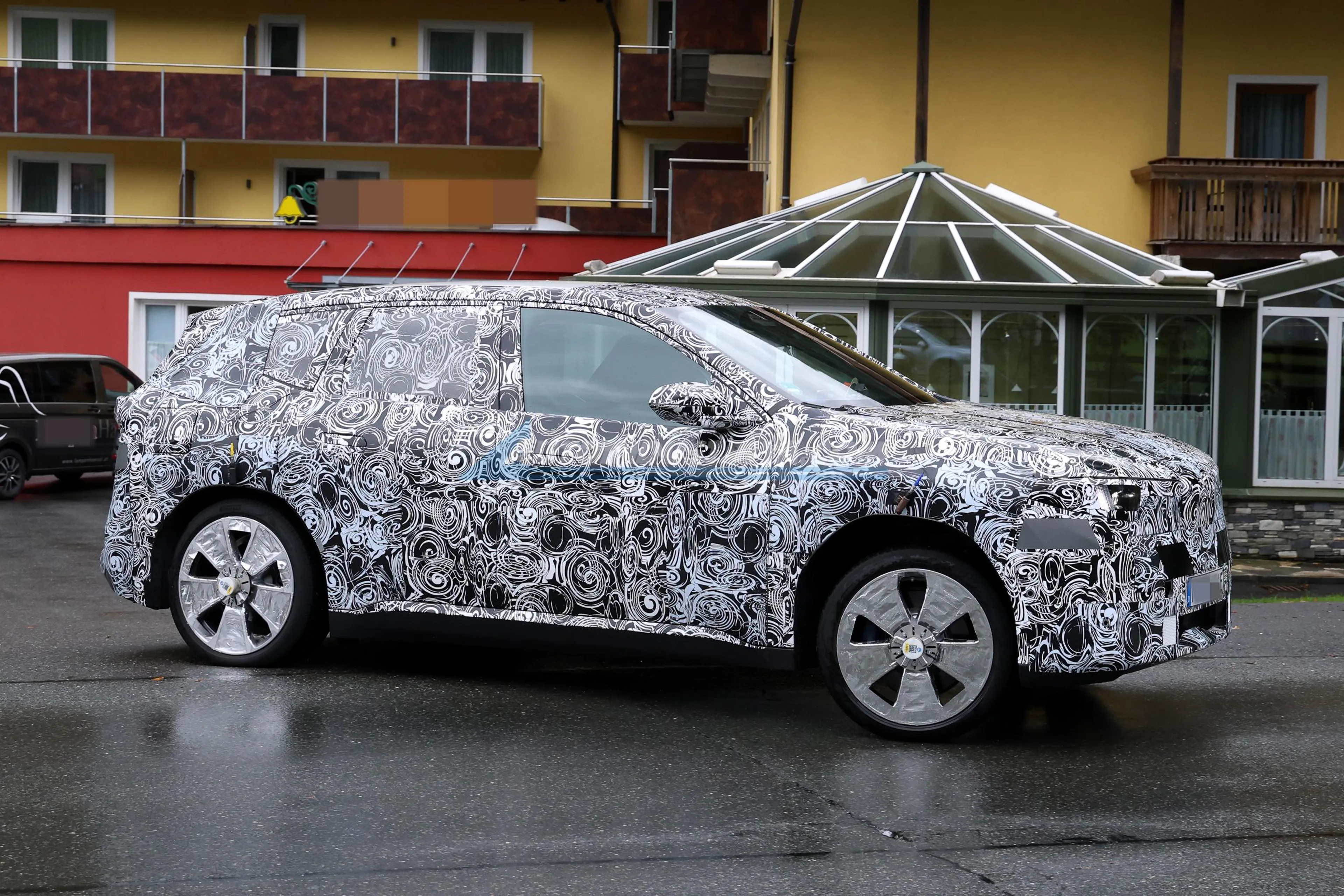SPIED: All-new BMW iX1 could also get Neue Klasse look