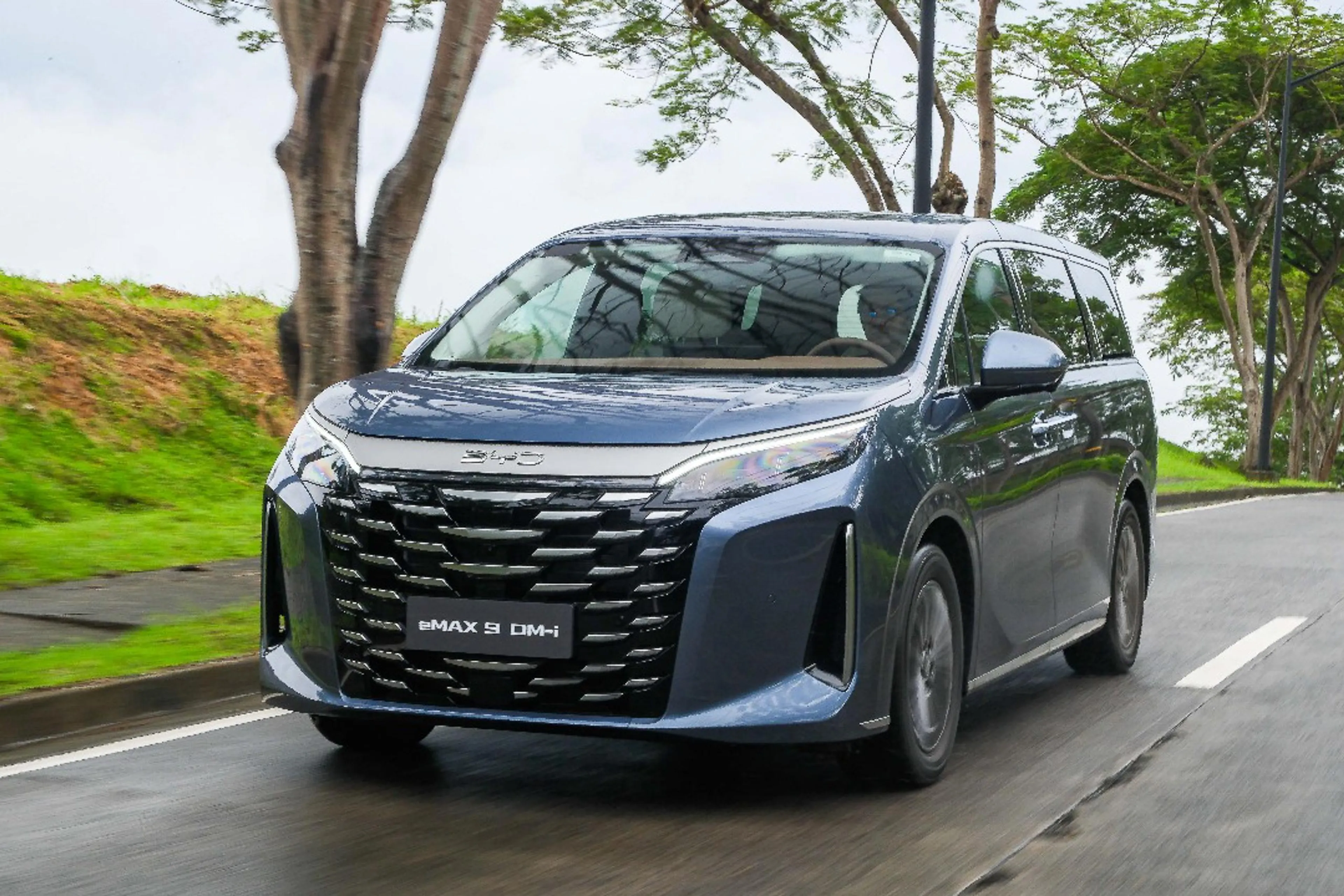 BYD eMAX 9 PHEV can do more than 1,260 km on one tank, full battery
