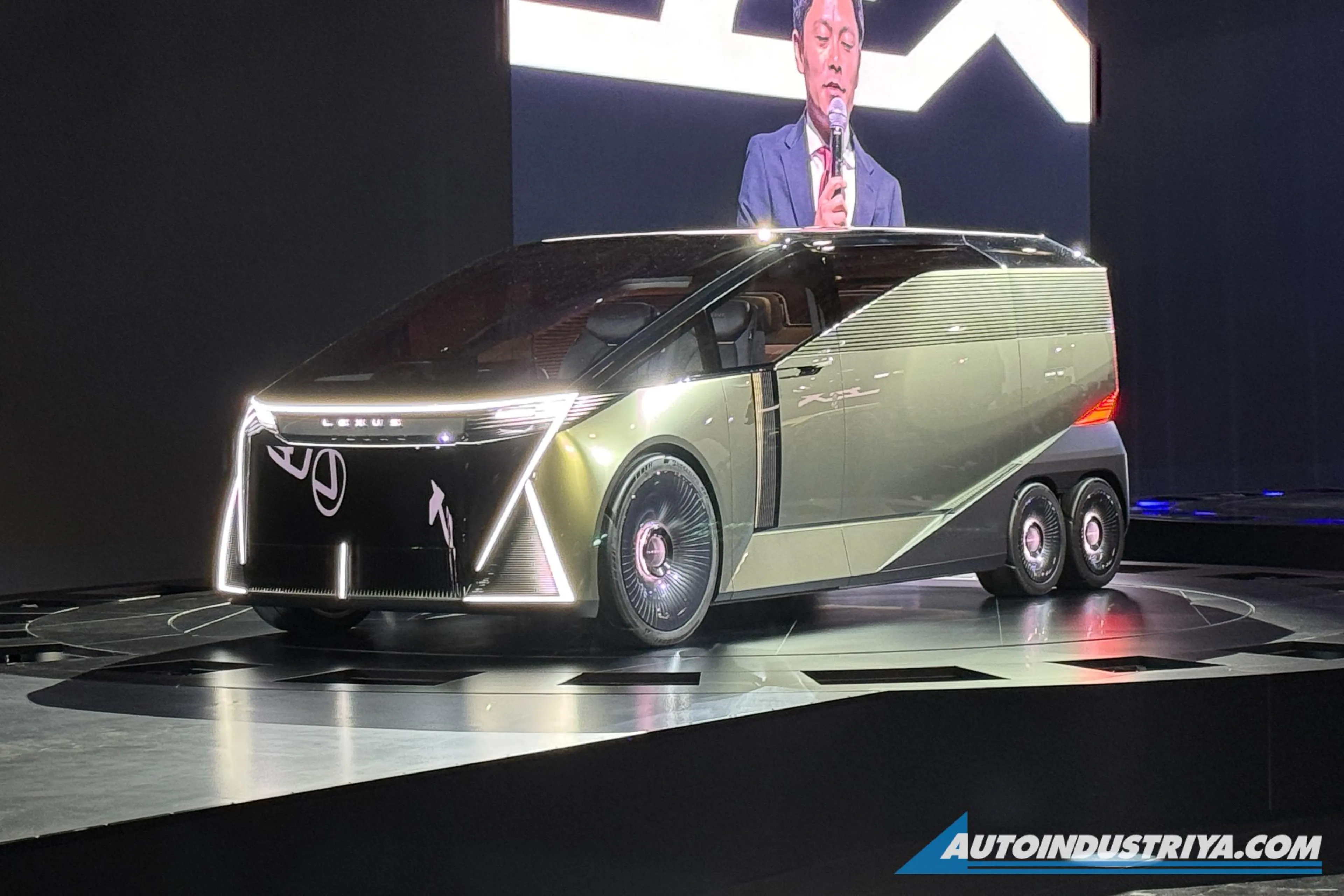 Lexus LS Concept: Luxury Sedan becomes a 6-wheeler MPV