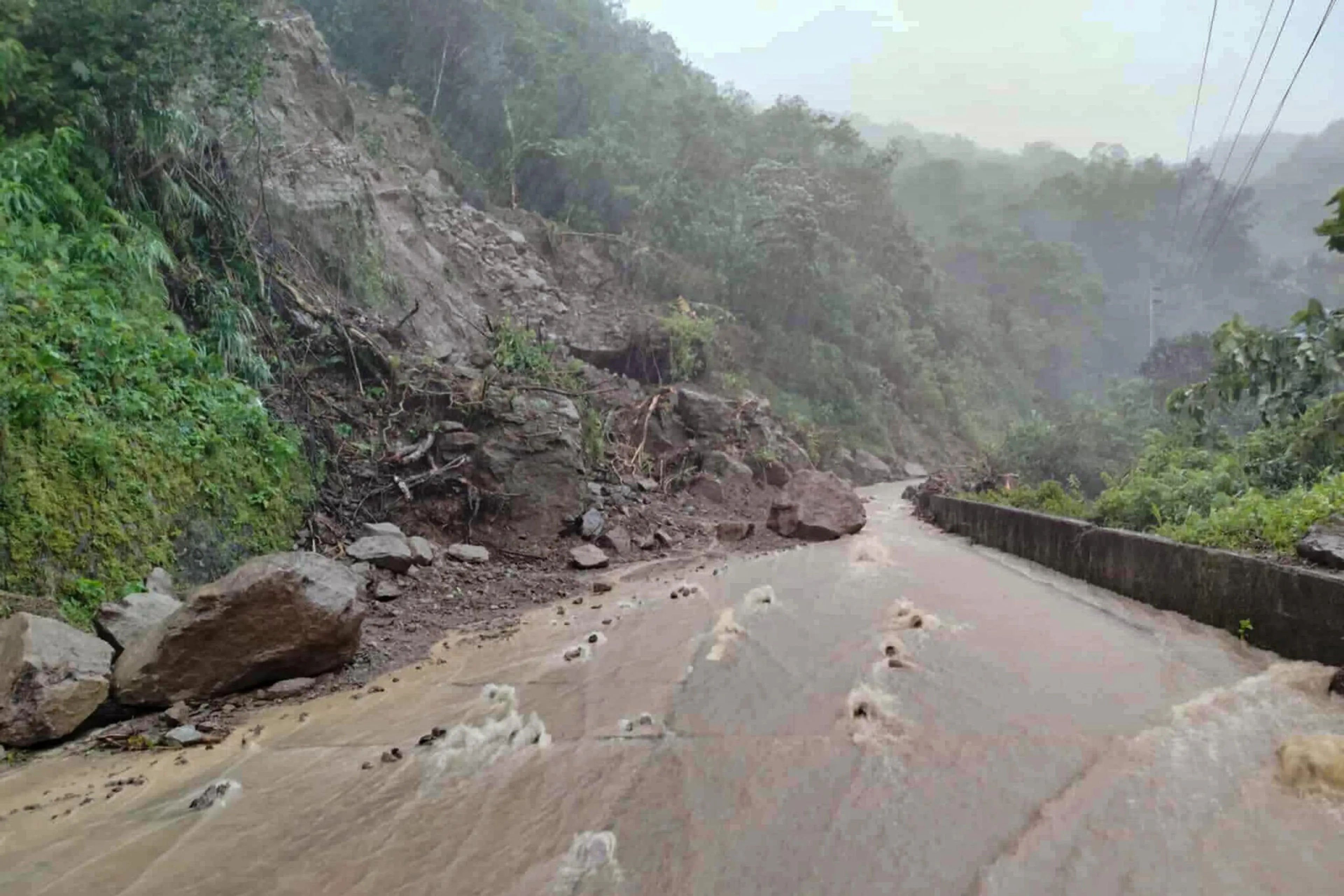 Typhoon Uwan leaves several major roads impassable across Luzon
