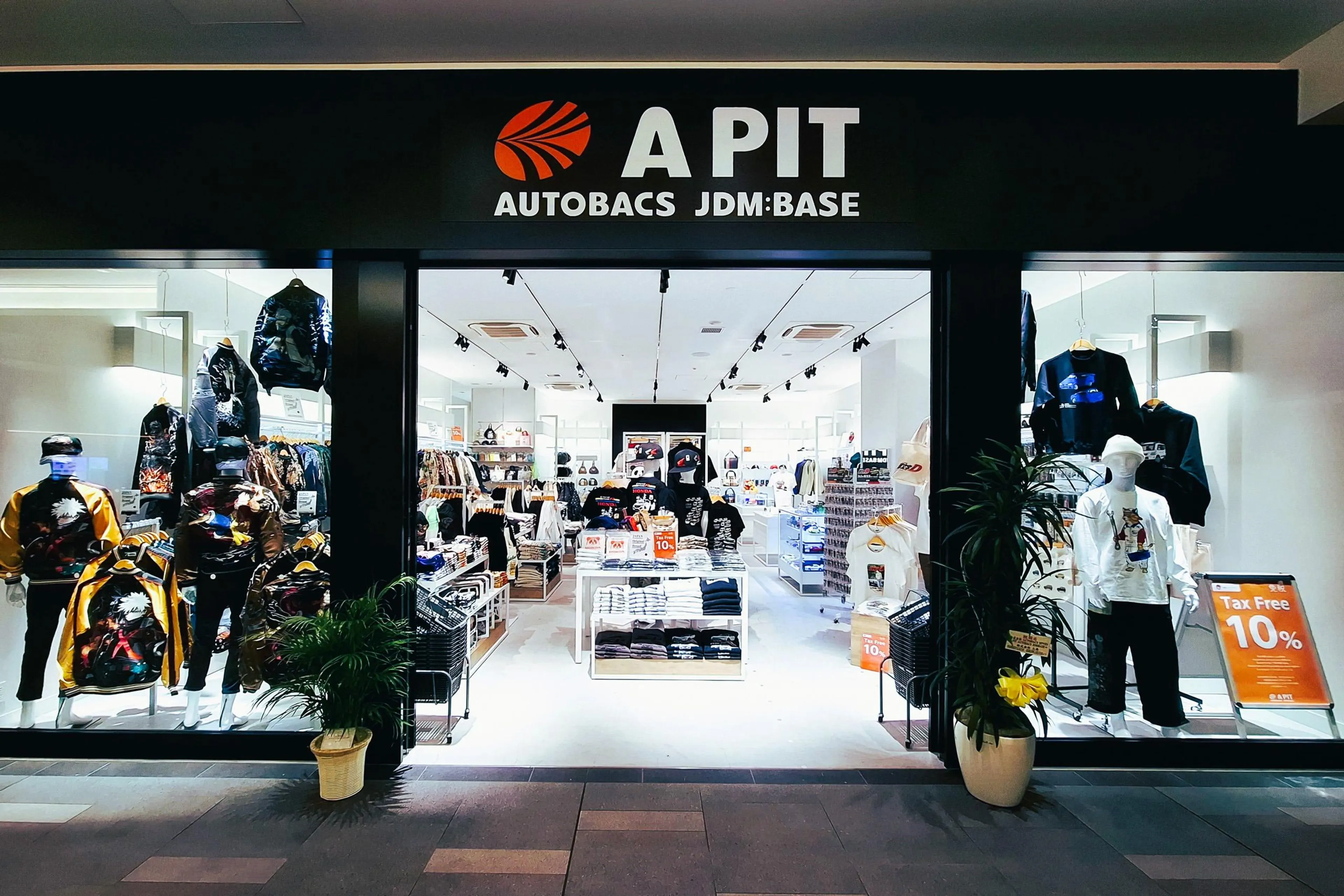 A Pit Autobacs outlet store opens in Japan's Haneda airport