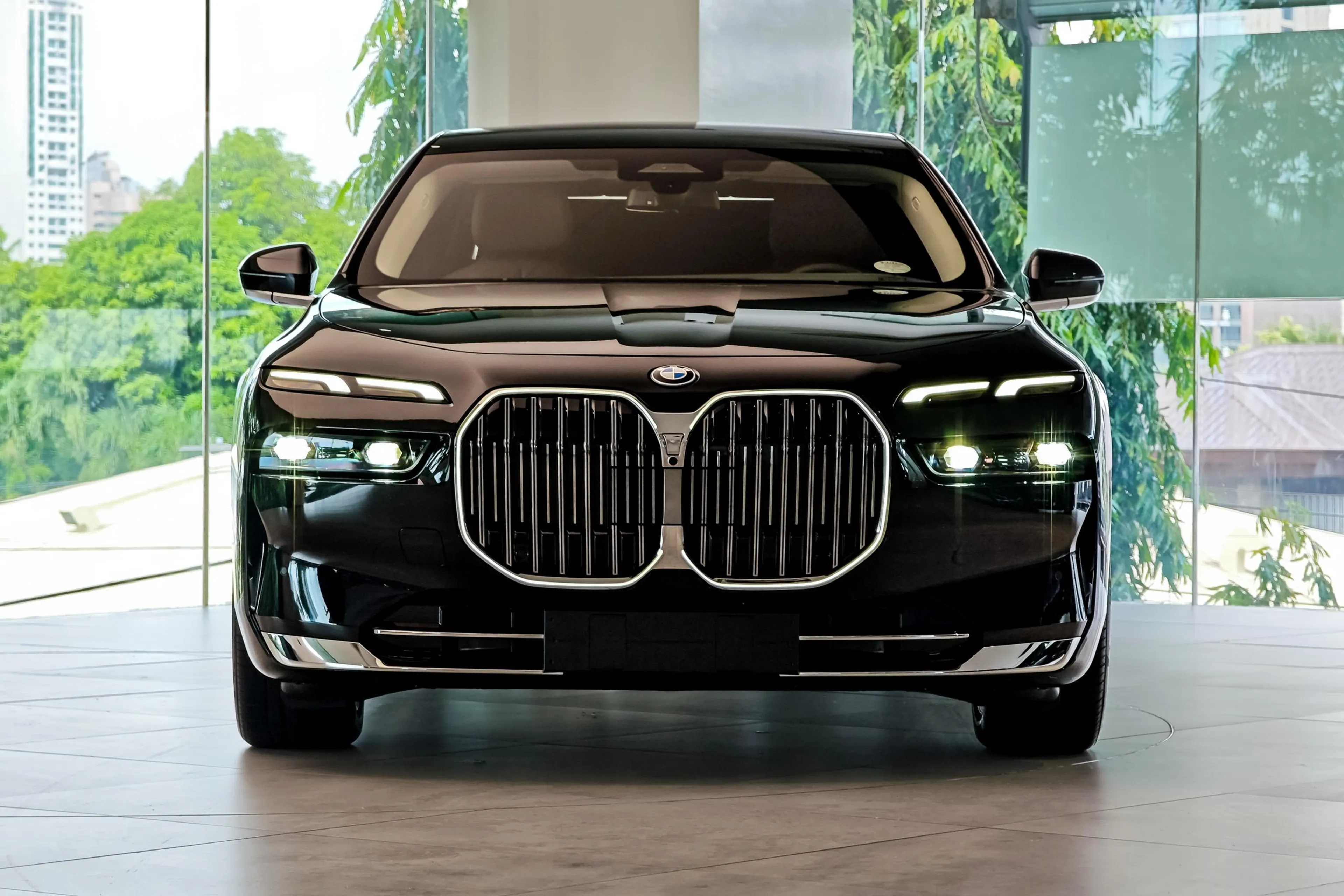 BMW 750e xDrive plug-in hybrid is yours for PHP 7.99M