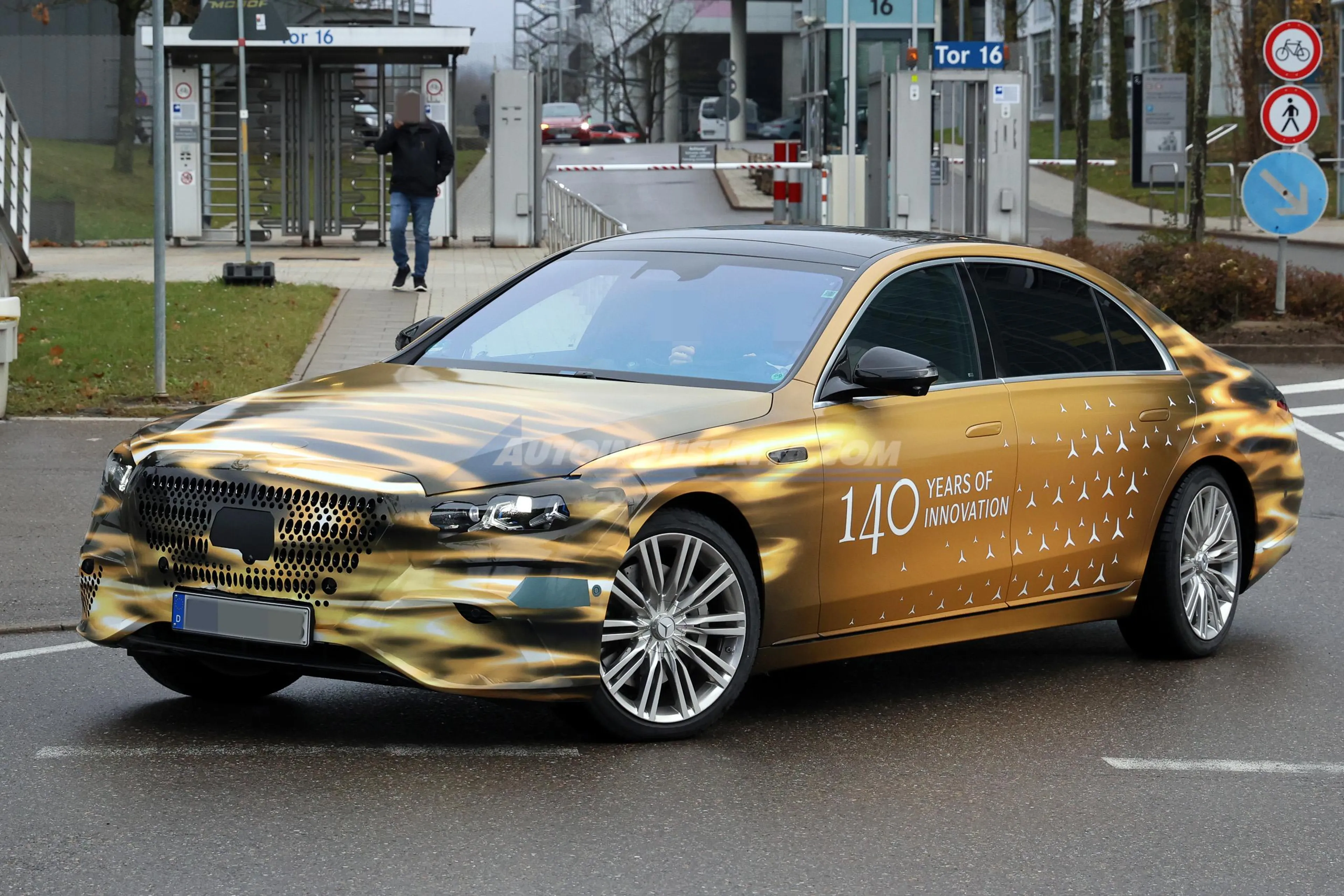 SPIED: 2026 Mercedes-Benz S-Class facelift dons gold camo livery