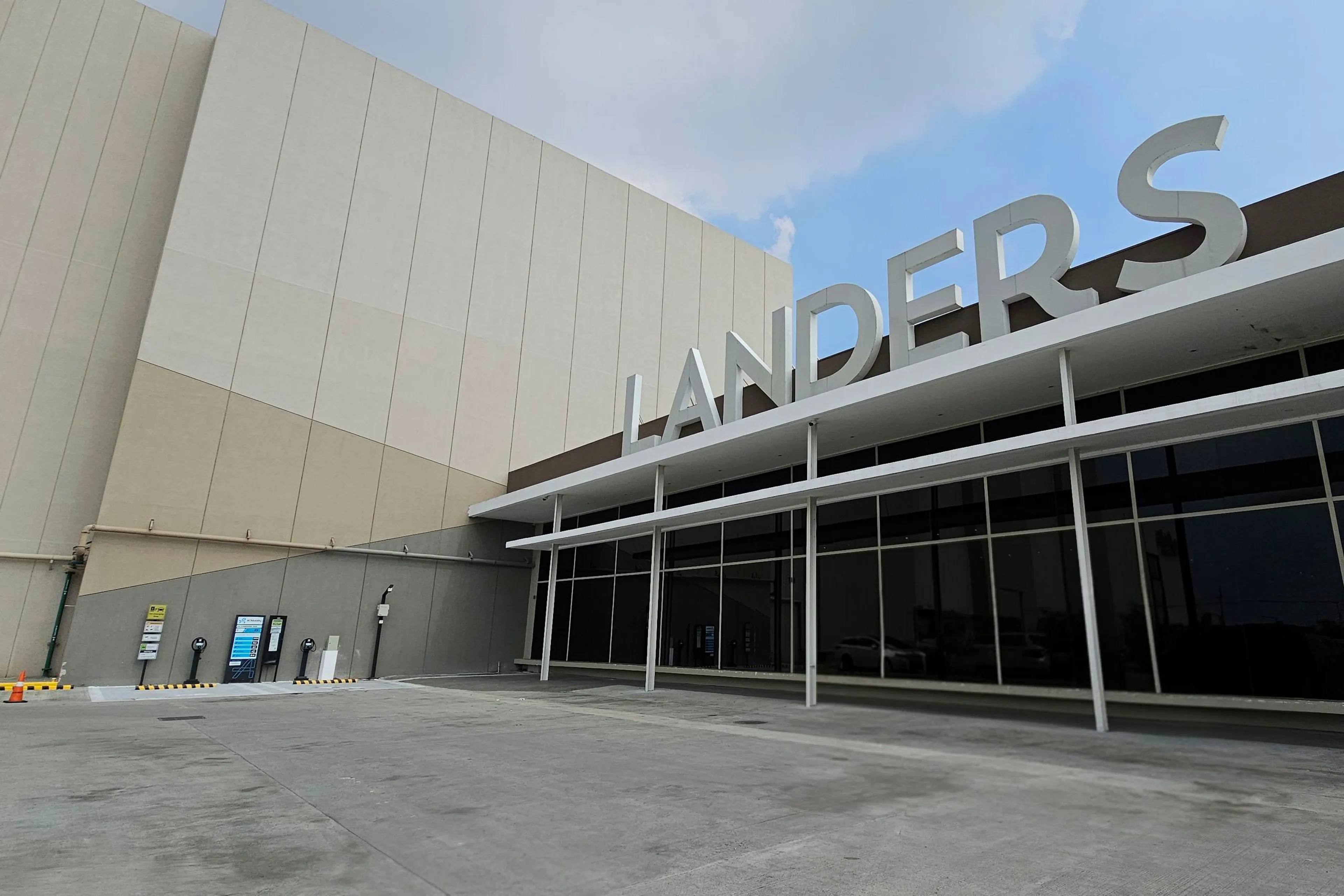 Landers Superstore, Ayala open EV charging hub in Vermosa