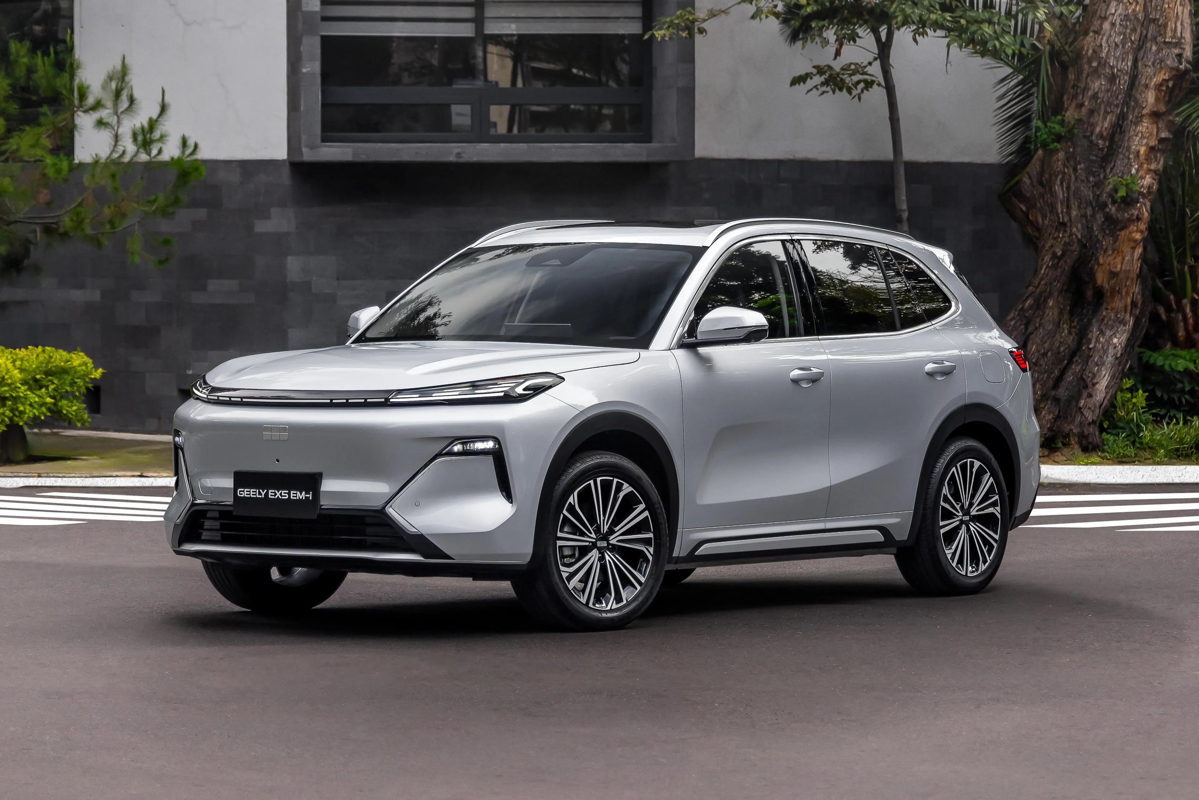 Here are more specs of Geely EX5 PHEV for PH