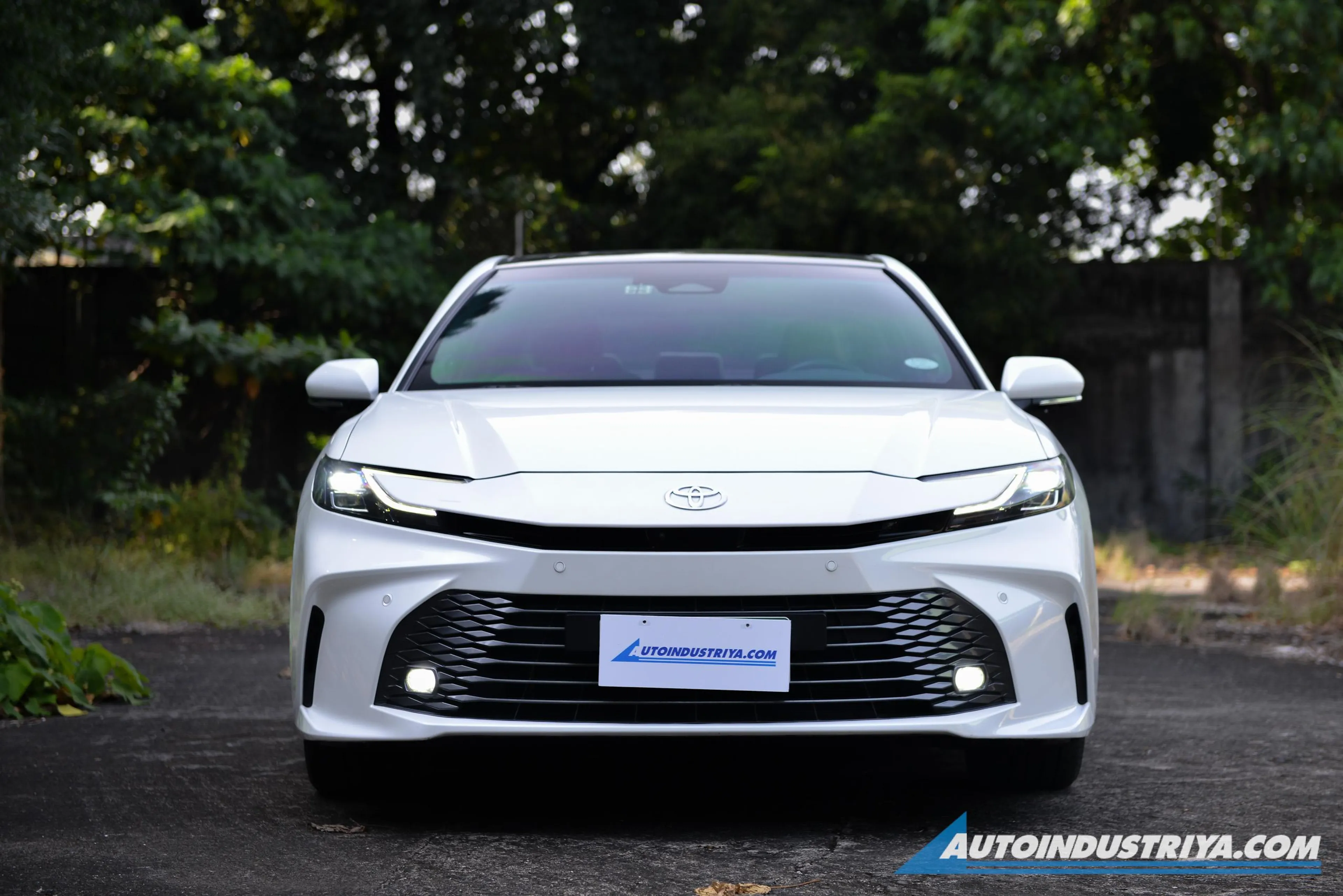 2026 Toyota Camry 2.5V HEV