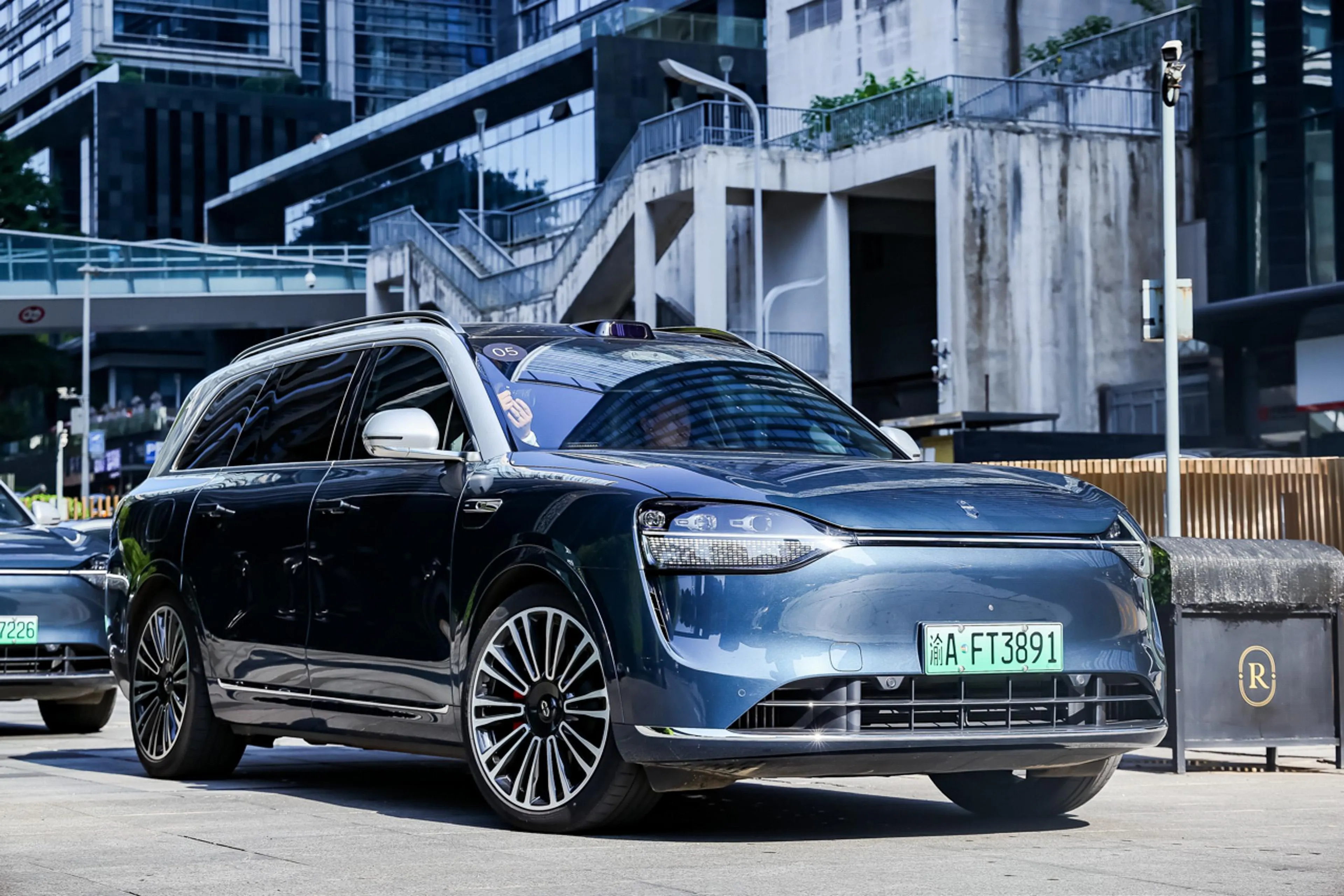 AITO leads luxury market sales in PRC, sold 420,000+ units in 2025