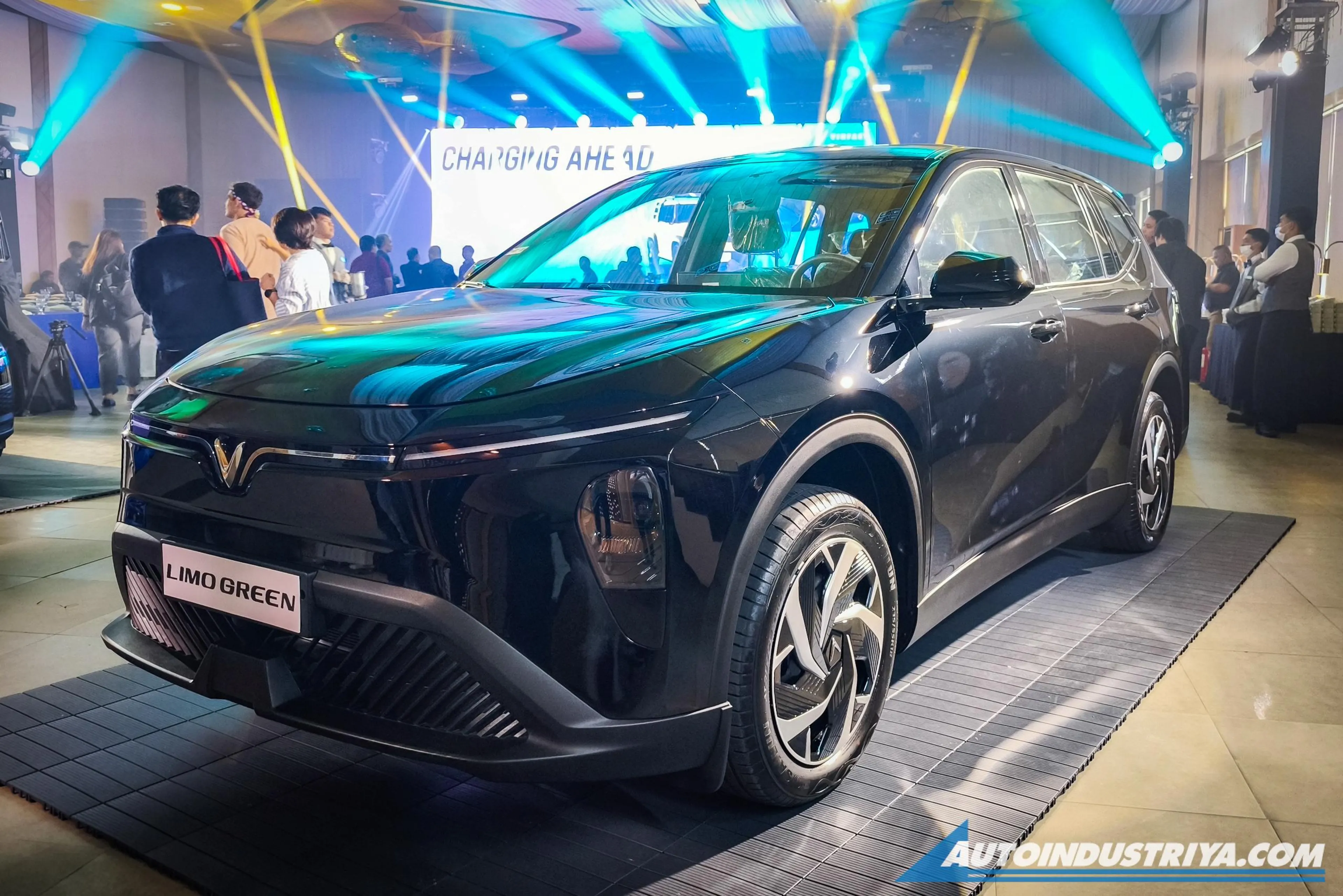 VinFast Limo Green MPV begins at PHP 1.099M (with battery subscription)